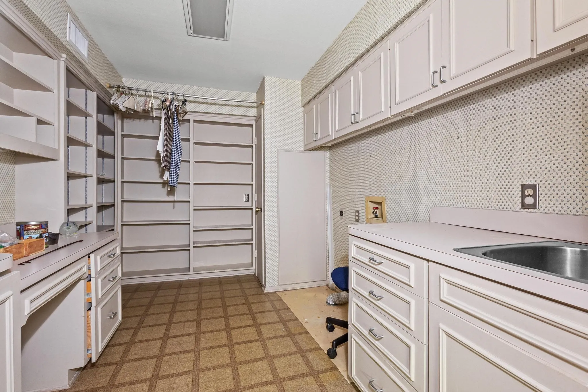 Laundry, office and pantry room
