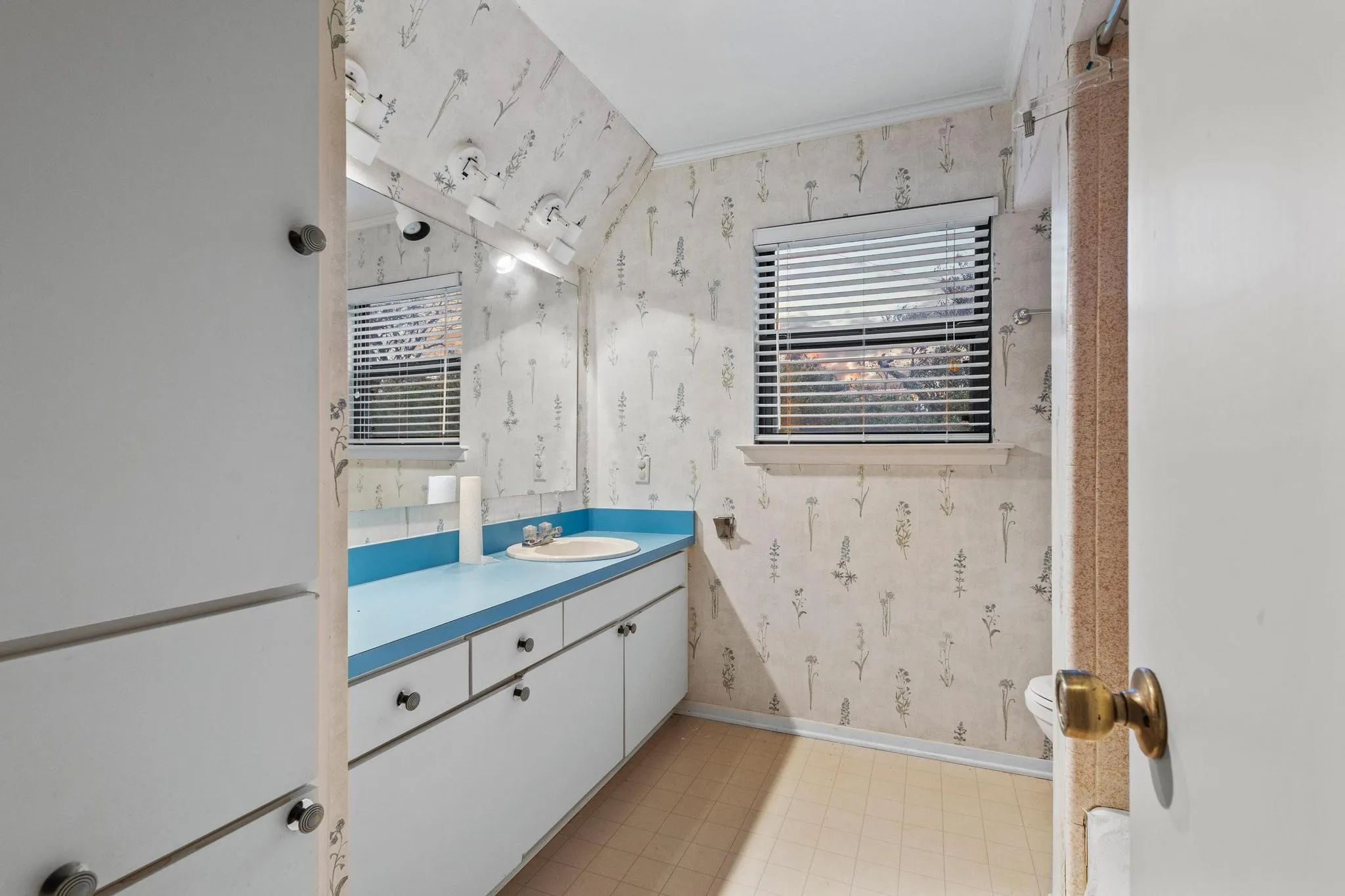 hall full bath main unit