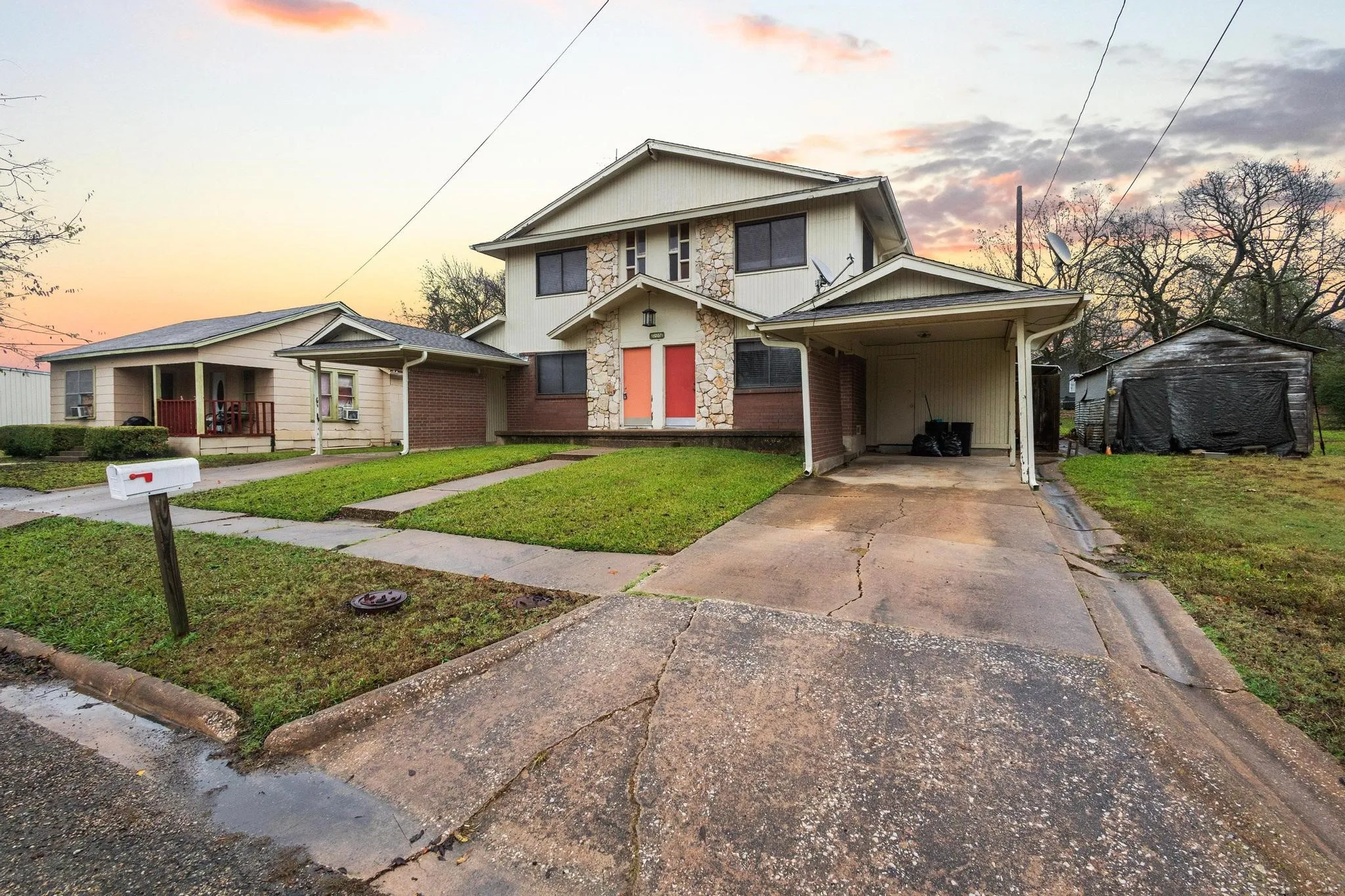 Duplex Entrances on Manson St