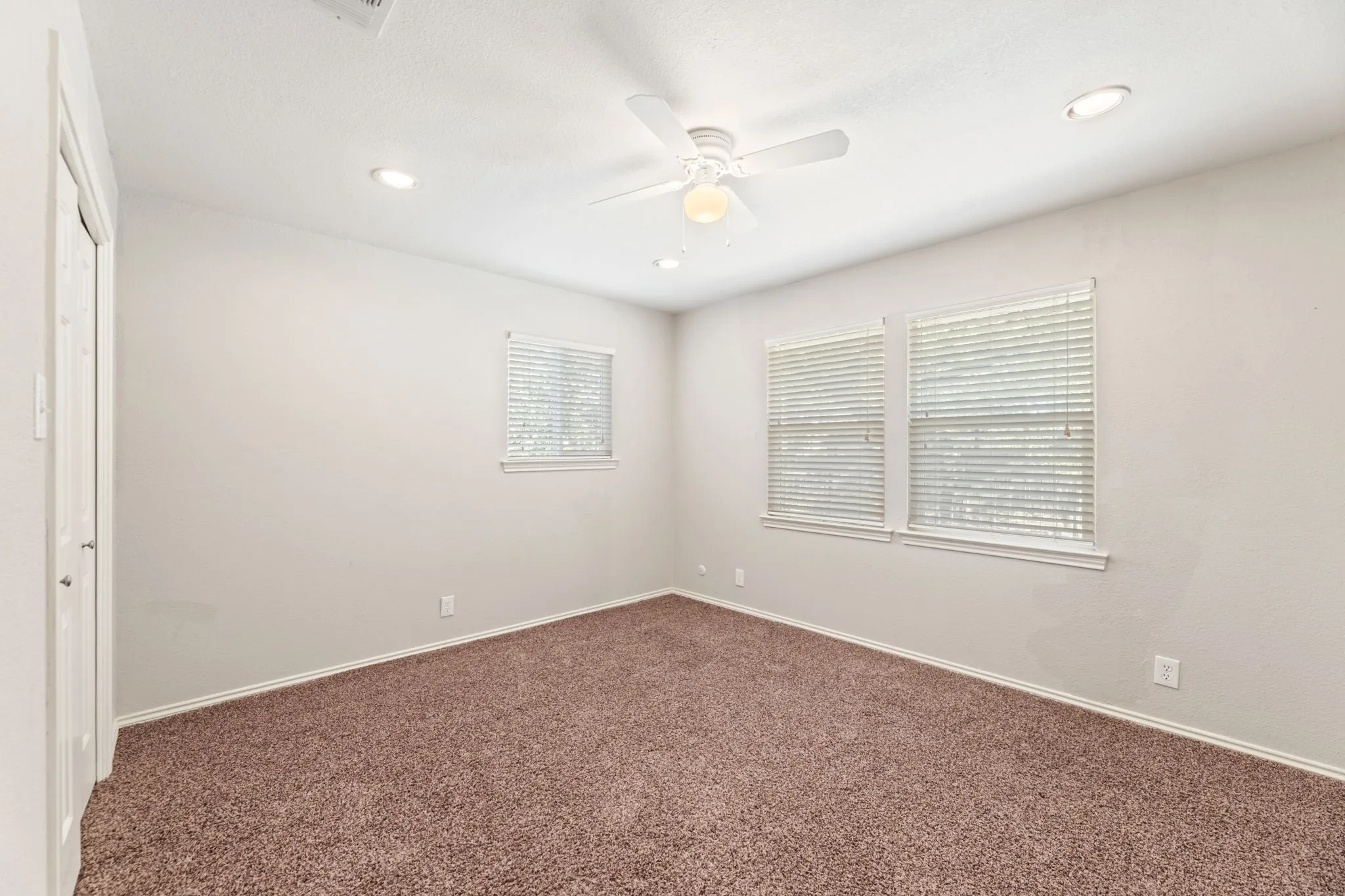 Unfurnished room with carpet flooring, a ceiling fan, and recessed lighting