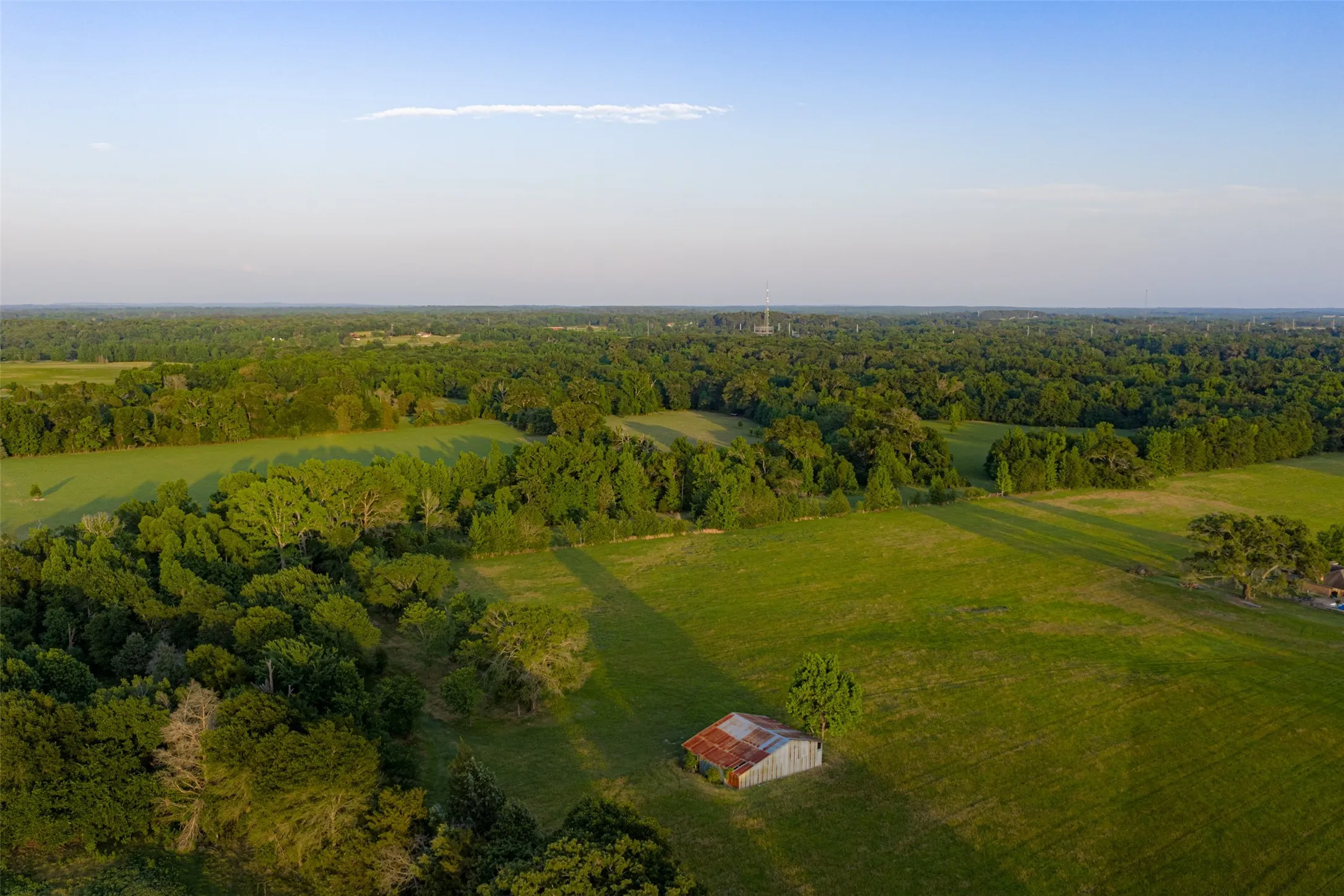 Single Family Residence For Sale in Henderson County , 13612 County Road 3900, Athens, Texas 75752, 3 Bedrooms, 3 Bathrooms, 2 Garage spaces, 1,939 Sqft, built in 1982, Price $1,950,000, mls#21122401, Real Estate Agent in Athens, Homes For Sale in Henderson county, Homes For Sale in Athens, Realtor in Athens Texas, Real Estate Brokerage Independent Realty Texas, Luminita Cordes Realtor