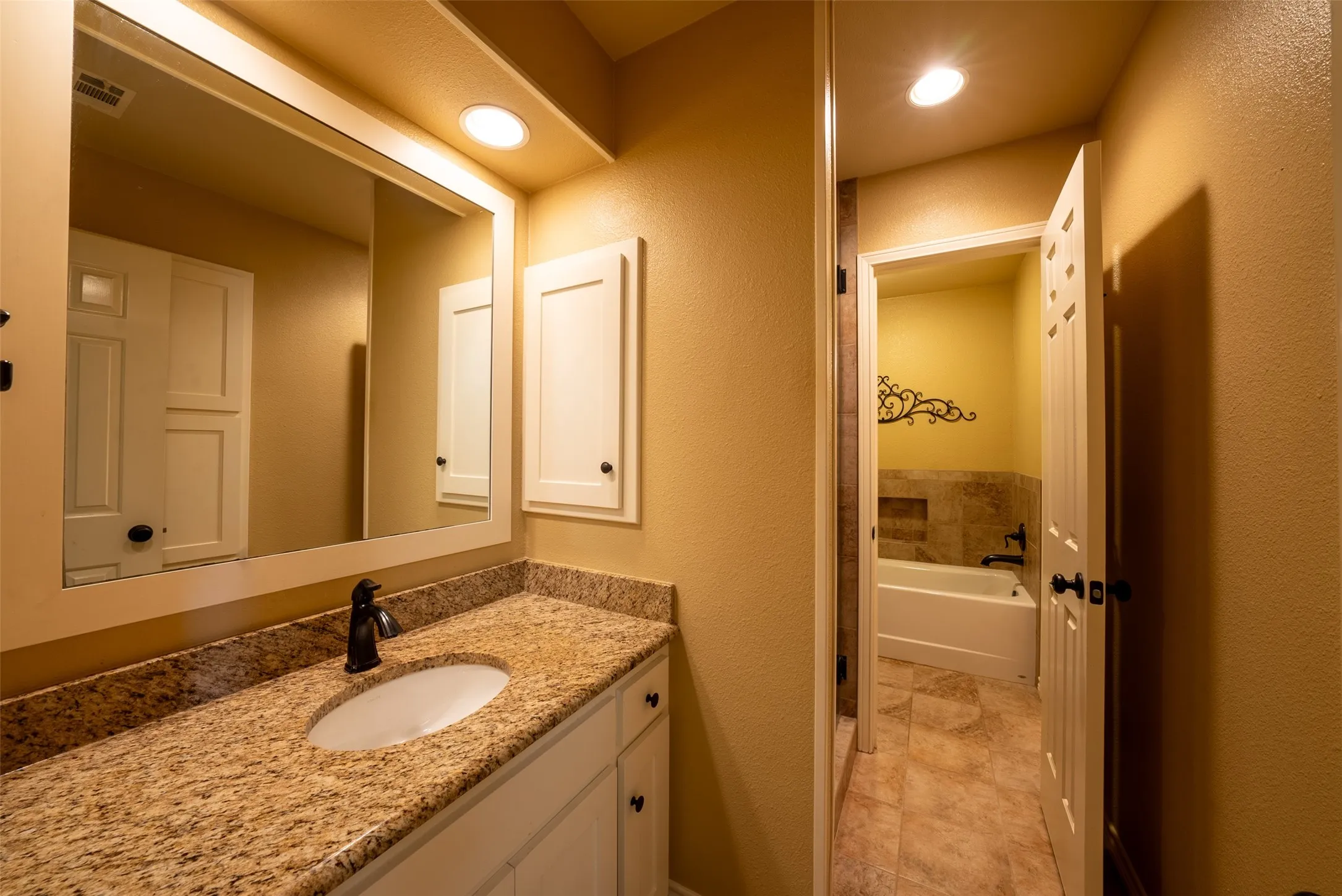 Single Family Residence For Sale in Henderson County , 13612 County Road 3900, Athens, Texas 75752, 3 Bedrooms, 3 Bathrooms, 2 Garage spaces, 1,939 Sqft, built in 1982, Price $1,950,000, mls#21122401, Real Estate Agent in Athens, Homes For Sale in Henderson county, Homes For Sale in Athens, Realtor in Athens Texas, Real Estate Brokerage Independent Realty Texas, Luminita Cordes Realtor
