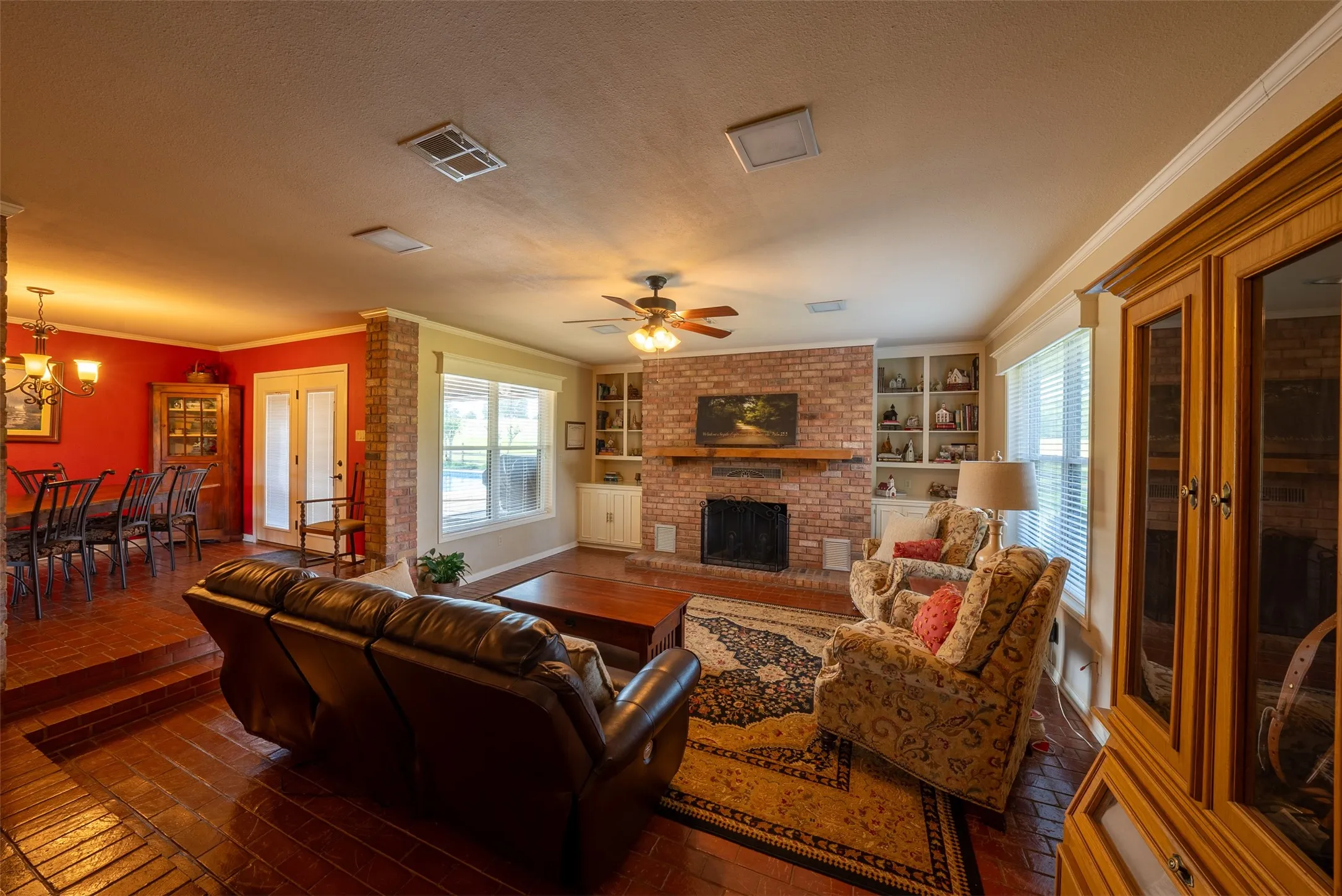 Single Family Residence For Sale in Henderson County , 13612 County Road 3900, Athens, Texas 75752, 3 Bedrooms, 3 Bathrooms, 2 Garage spaces, 1,939 Sqft, built in 1982, Price $1,950,000, mls#21122401, Real Estate Agent in Athens, Homes For Sale in Henderson county, Homes For Sale in Athens, Realtor in Athens Texas, Real Estate Brokerage Independent Realty Texas, Luminita Cordes Realtor