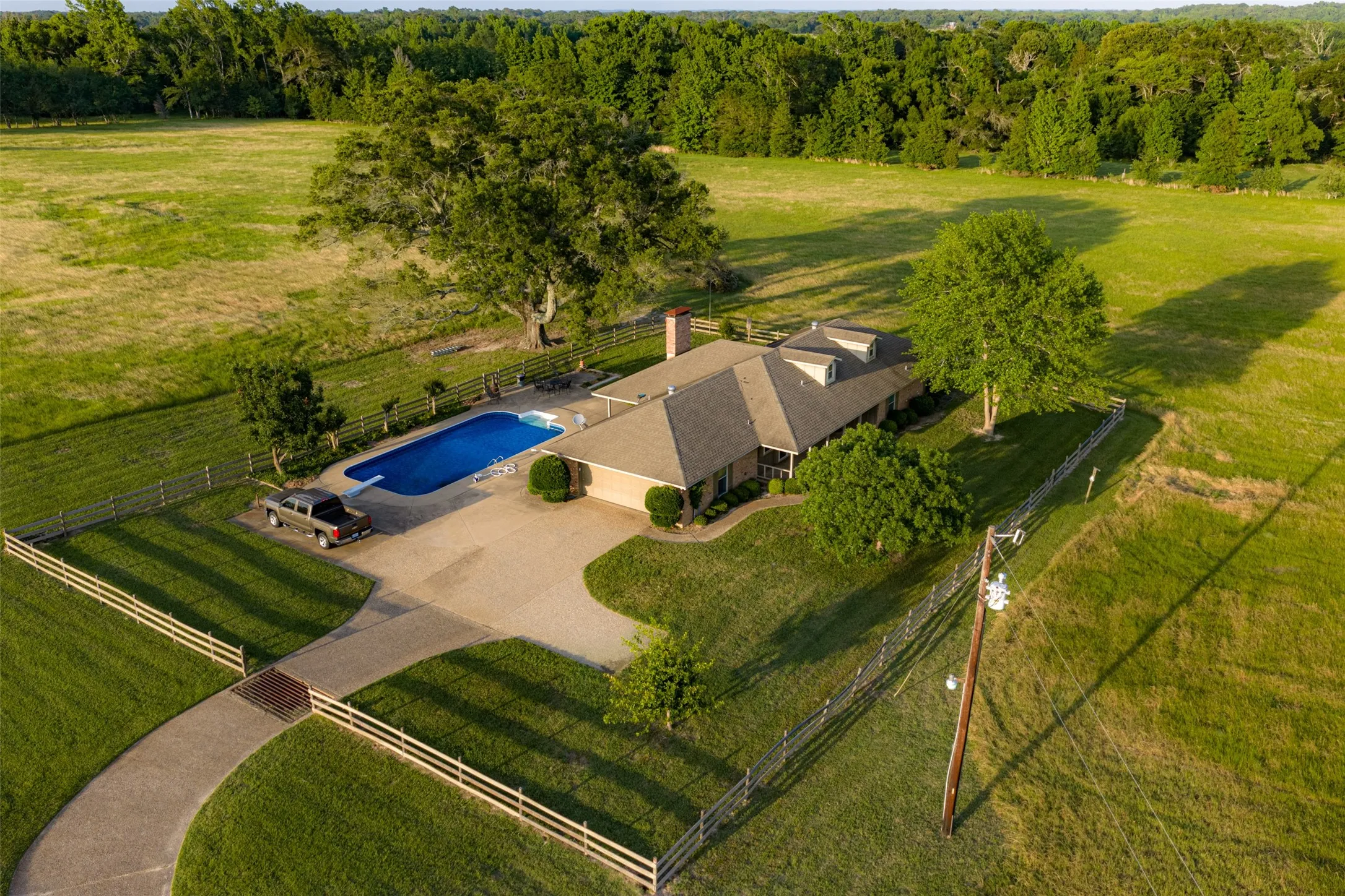 Single Family Residence For Sale in Henderson County , 13612 County Road 3900, Athens, Texas 75752, 3 Bedrooms, 3 Bathrooms, 2 Garage spaces, 1,939 Sqft, built in 1982, Price $1,950,000, mls#21122401, Real Estate Agent in Athens, Homes For Sale in Henderson county, Homes For Sale in Athens, Realtor in Athens Texas, Real Estate Brokerage Independent Realty Texas, Luminita Cordes Realtor