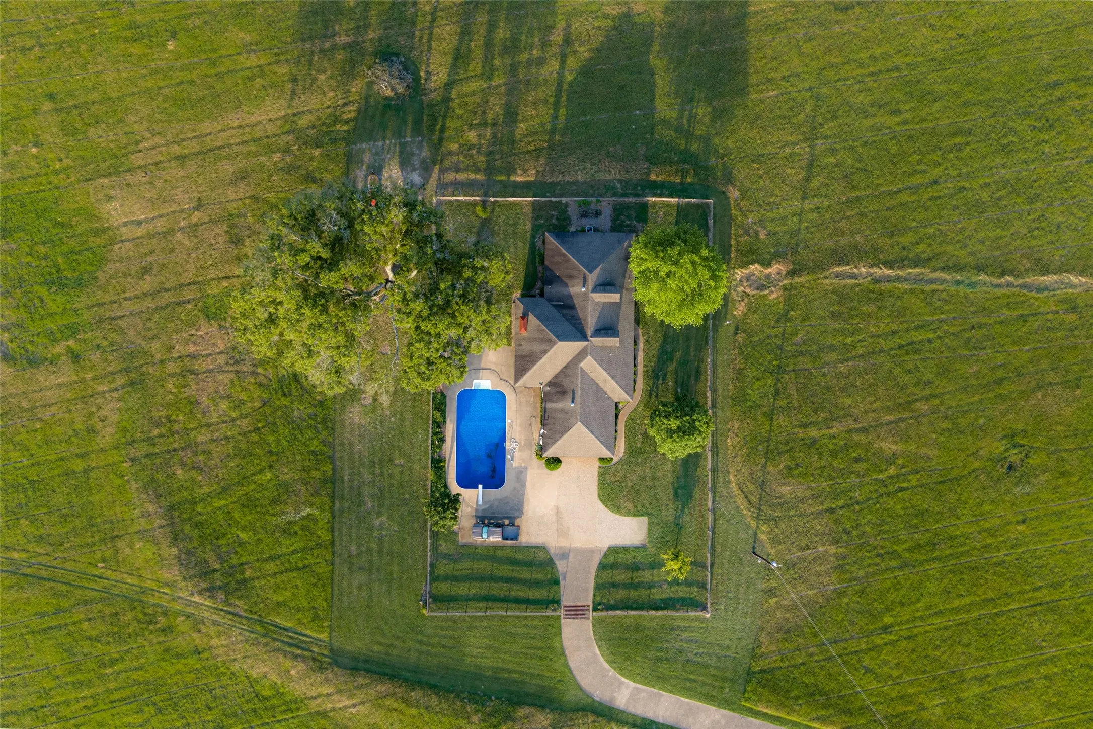 Single Family Residence For Sale in Henderson County , 13612 County Road 3900, Athens, Texas 75752, 3 Bedrooms, 3 Bathrooms, 2 Garage spaces, 1,939 Sqft, built in 1982, Price $1,950,000, mls#21122401, Real Estate Agent in Athens, Homes For Sale in Henderson county, Homes For Sale in Athens, Realtor in Athens Texas, Real Estate Brokerage Independent Realty Texas, Luminita Cordes Realtor
