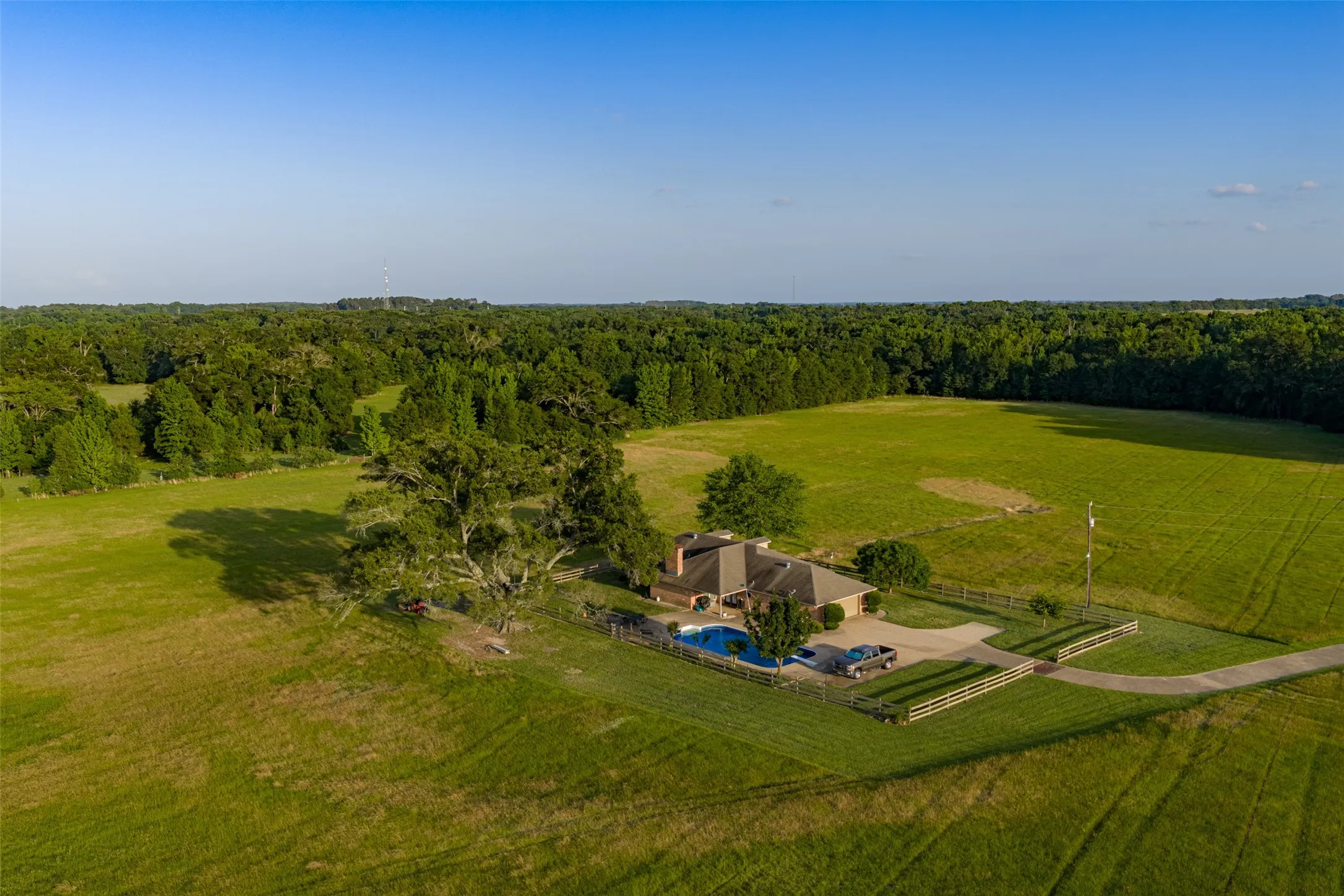 Single Family Residence For Sale in Henderson County , 13612 County Road 3900, Athens, Texas 75752, 3 Bedrooms, 3 Bathrooms, 2 Garage spaces, 1,939 Sqft, built in 1982, Price $1,950,000, mls#21122401, Real Estate Agent in Athens, Homes For Sale in Henderson county, Homes For Sale in Athens, Realtor in Athens Texas, Real Estate Brokerage Independent Realty Texas, Luminita Cordes Realtor