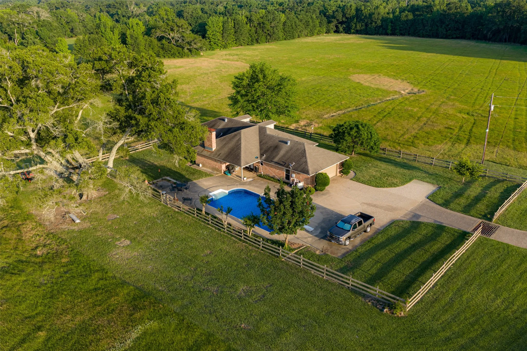 Single Family Residence For Sale in Henderson County , 13612 County Road 3900, Athens, Texas 75752, 3 Bedrooms, 3 Bathrooms, 2 Garage spaces, 1,939 Sqft, built in 1982, Price $1,950,000, mls#21122401, Real Estate Agent in Athens, Homes For Sale in Henderson county, Homes For Sale in Athens, Realtor in Athens Texas, Real Estate Brokerage Independent Realty Texas, Luminita Cordes Realtor