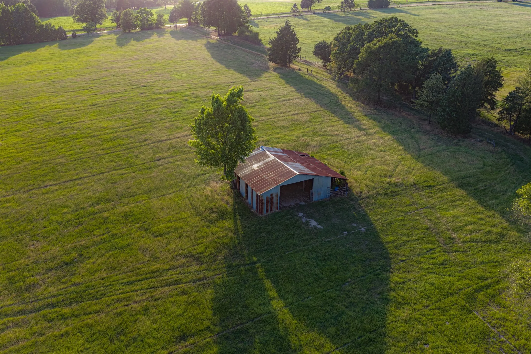 Single Family Residence For Sale in Henderson County , 13612 County Road 3900, Athens, Texas 75752, 3 Bedrooms, 3 Bathrooms, 2 Garage spaces, 1,939 Sqft, built in 1982, Price $1,950,000, mls#21122401, Real Estate Agent in Athens, Homes For Sale in Henderson county, Homes For Sale in Athens, Realtor in Athens Texas, Real Estate Brokerage Independent Realty Texas, Luminita Cordes Realtor