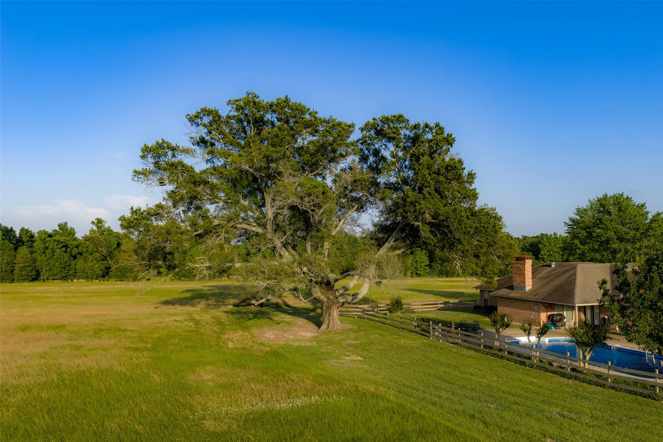 Single Family Residence For Sale in Henderson County , 13612 County Road 3900, Athens, Texas 75752, 3 Bedrooms, 3 Bathrooms, 2 Garage spaces, 1,939 Sqft, built in 1982, Price $1,950,000, mls#21122401, Real Estate Agent in Athens, Homes For Sale in Henderson county, Homes For Sale in Athens, Realtor in Athens Texas, Real Estate Brokerage Independent Realty Texas, Luminita Cordes Realtor