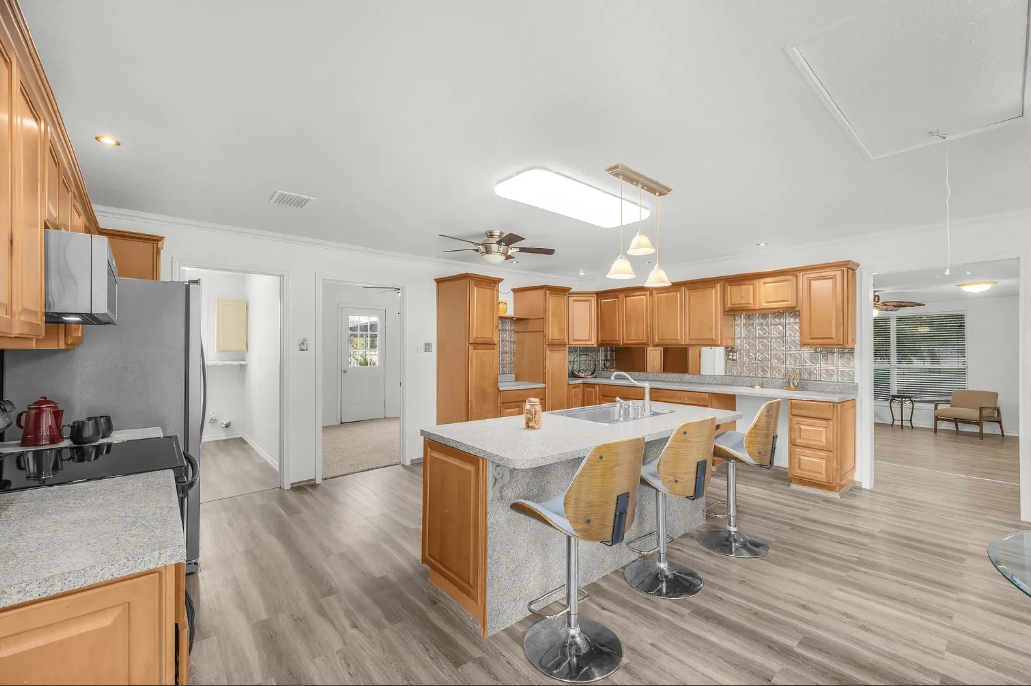Single Family Residence For Sale in Parker County , 328 Creekview Meadows Drive, Springtown, Texas 76082, 3 Bedrooms, 2 Bathrooms, Garage spaces, 1,369 Sqft, built in 2008, Preowned, Price $224,975, mls#21122502, Real Estate Agent in Springtown, Homes For Sale in Parker county, Homes For Sale in Springtown, Realtor in Springtown Texas, Real Estate Brokerage Independent Realty Texas, Luminita Cordes Realtor