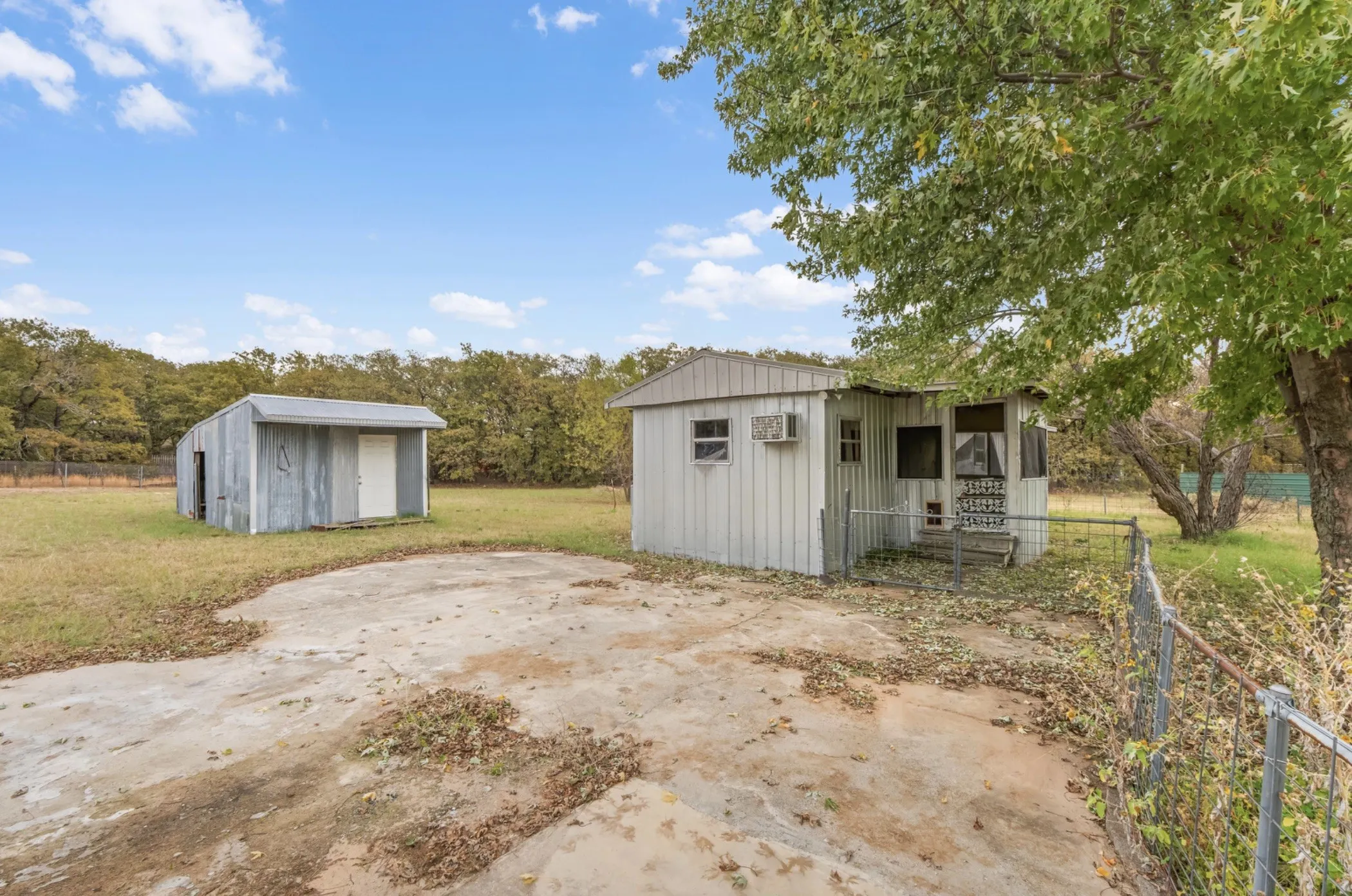 Single Family Residence For Sale in Parker County , 328 Creekview Meadows Drive, Springtown, Texas 76082, 3 Bedrooms, 2 Bathrooms, Garage spaces, 1,369 Sqft, built in 2008, Preowned, Price $224,975, mls#21122502, Real Estate Agent in Springtown, Homes For Sale in Parker county, Homes For Sale in Springtown, Realtor in Springtown Texas, Real Estate Brokerage Independent Realty Texas, Luminita Cordes Realtor