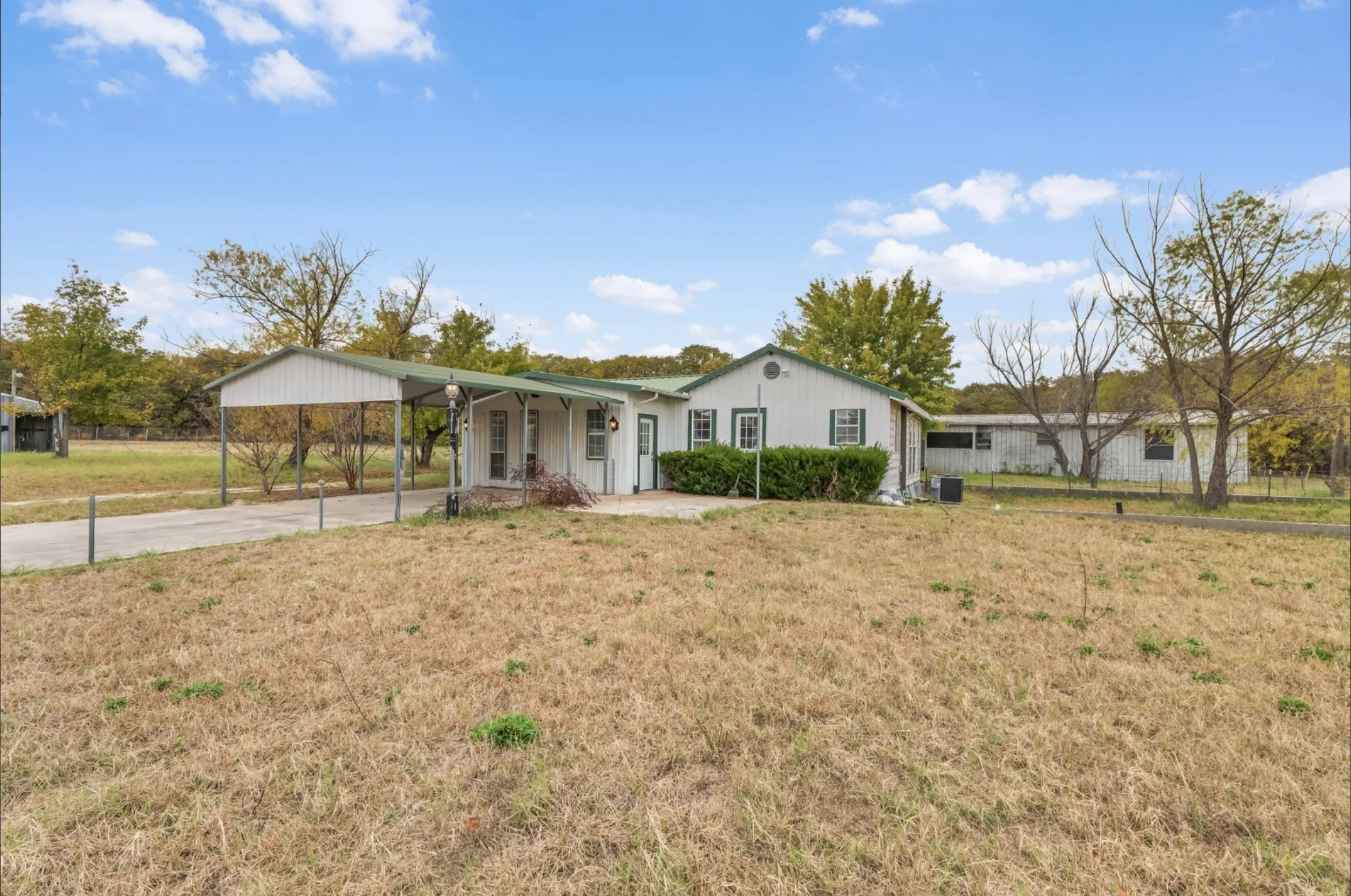 Single Family Residence For Sale in Parker County , 328 Creekview Meadows Drive, Springtown, Texas 76082, 3 Bedrooms, 2 Bathrooms, Garage spaces, 1,369 Sqft, built in 2008, Preowned, Price $224,975, mls#21122502, Real Estate Agent in Springtown, Homes For Sale in Parker county, Homes For Sale in Springtown, Realtor in Springtown Texas, Real Estate Brokerage Independent Realty Texas, Luminita Cordes Realtor