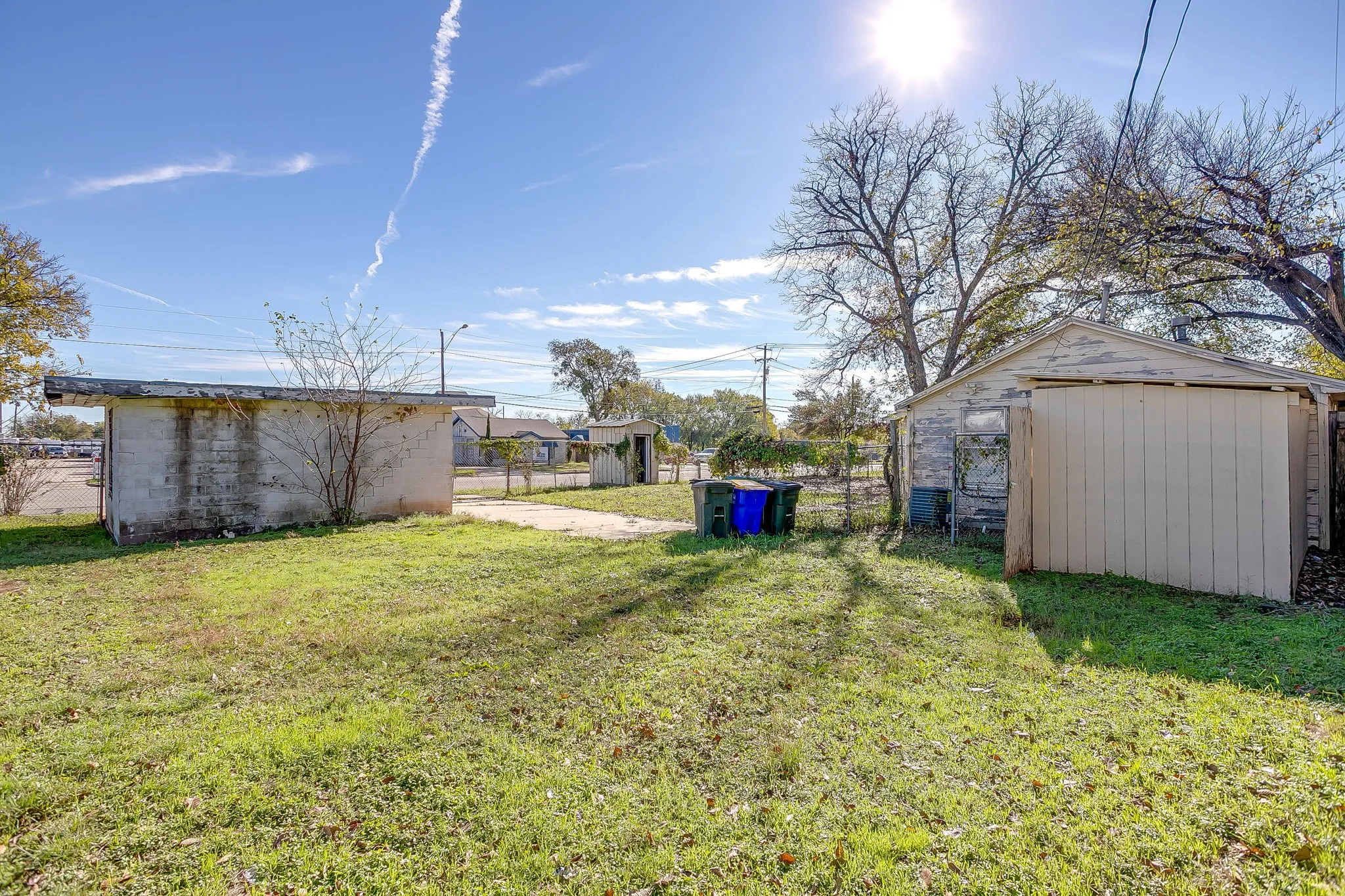 View of yard featuring a shed