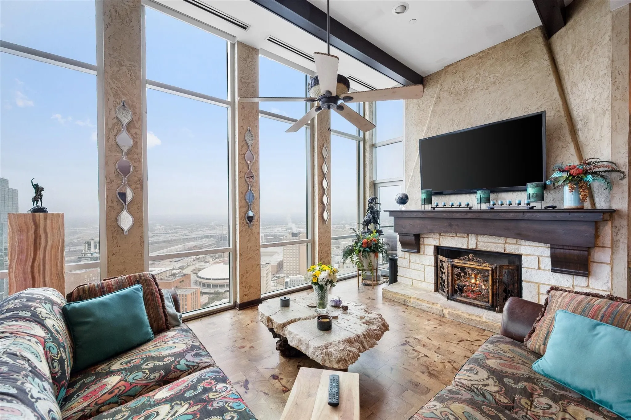 Condominium For Sale in Tarrant County , 500 Throckmorton Street 3512, Fort Worth, Texas 76102, 2 Bedroom, 3 Bathroom, 3 Garage spaces, 2,493 Sqft, built in 2005, mls#21121315, Real Estate Agent in Fort Worth, Homes For Sale in Tarrant county, Homes For Sale in Fort Worth, Realtor in Fort Worth Texas, Real Estate Brokerage Independent Realty Texas, Luminita Cordes Realtor