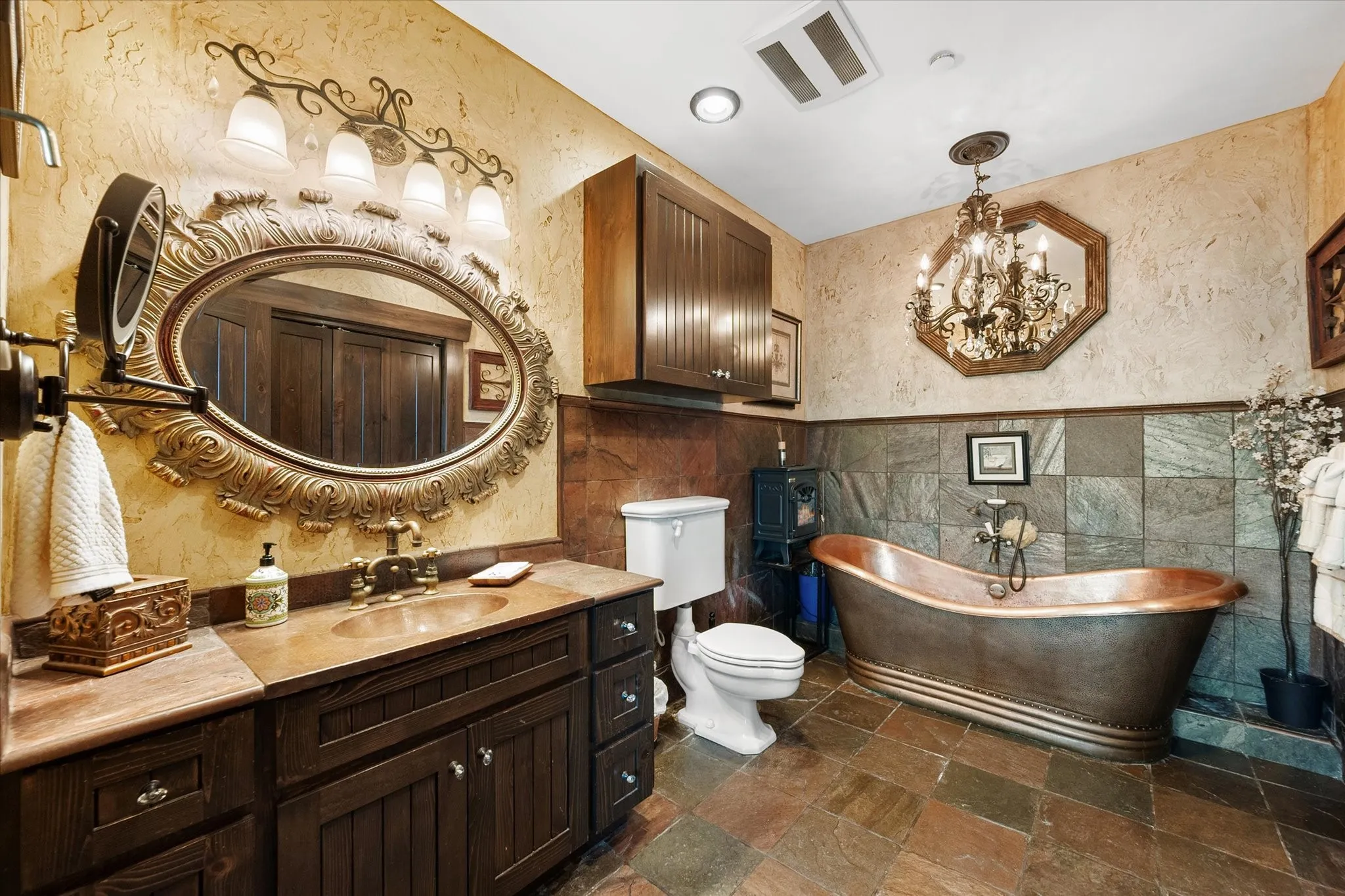 Condominium For Sale in Tarrant County , 500 Throckmorton Street 3512, Fort Worth, Texas 76102, 2 Bedroom, 3 Bathroom, 3 Garage spaces, 2,493 Sqft, built in 2005, mls#21121315, Real Estate Agent in Fort Worth, Homes For Sale in Tarrant county, Homes For Sale in Fort Worth, Realtor in Fort Worth Texas, Real Estate Brokerage Independent Realty Texas, Luminita Cordes Realtor