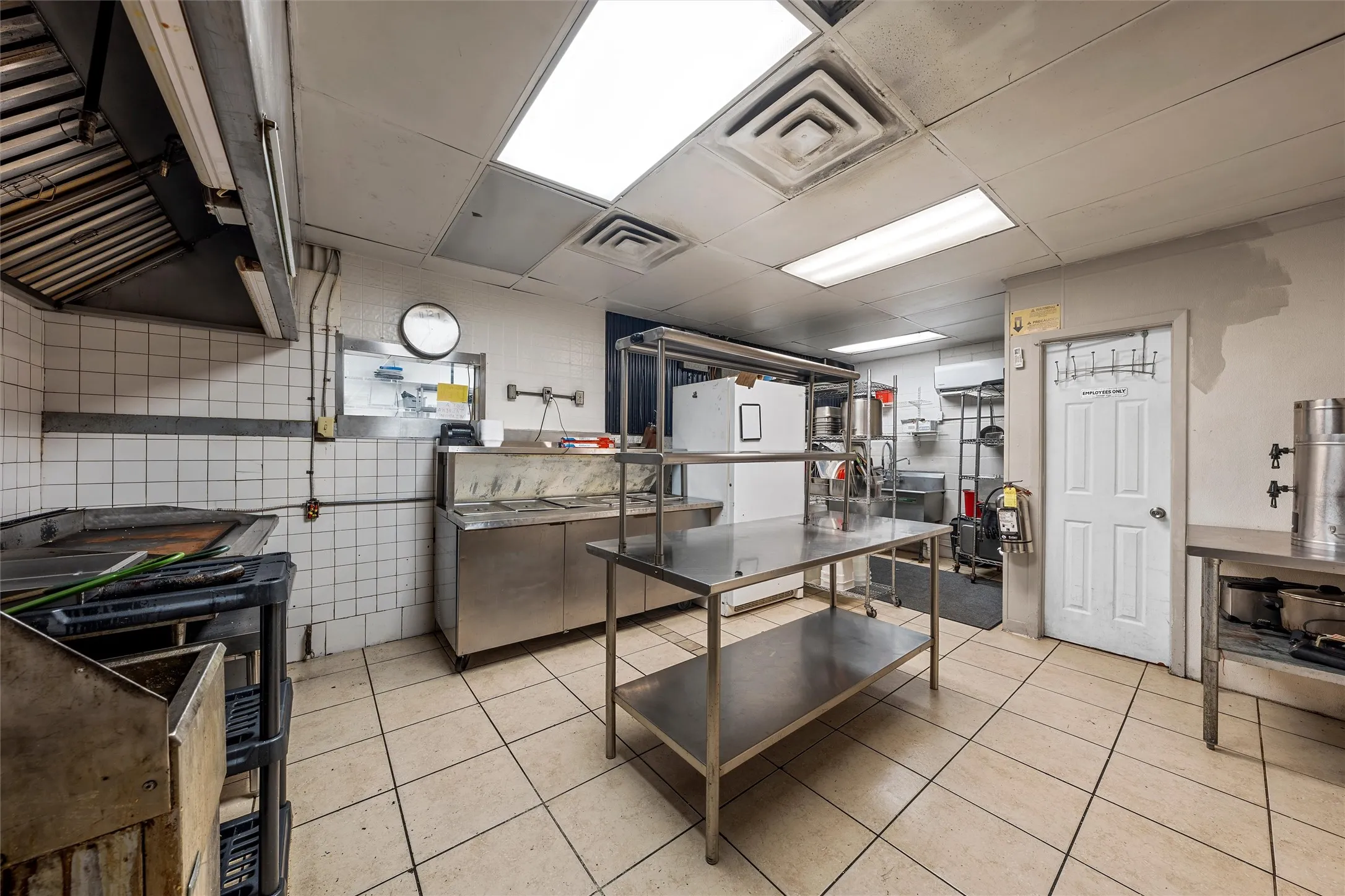 Kitchen featuring a drop ceiling