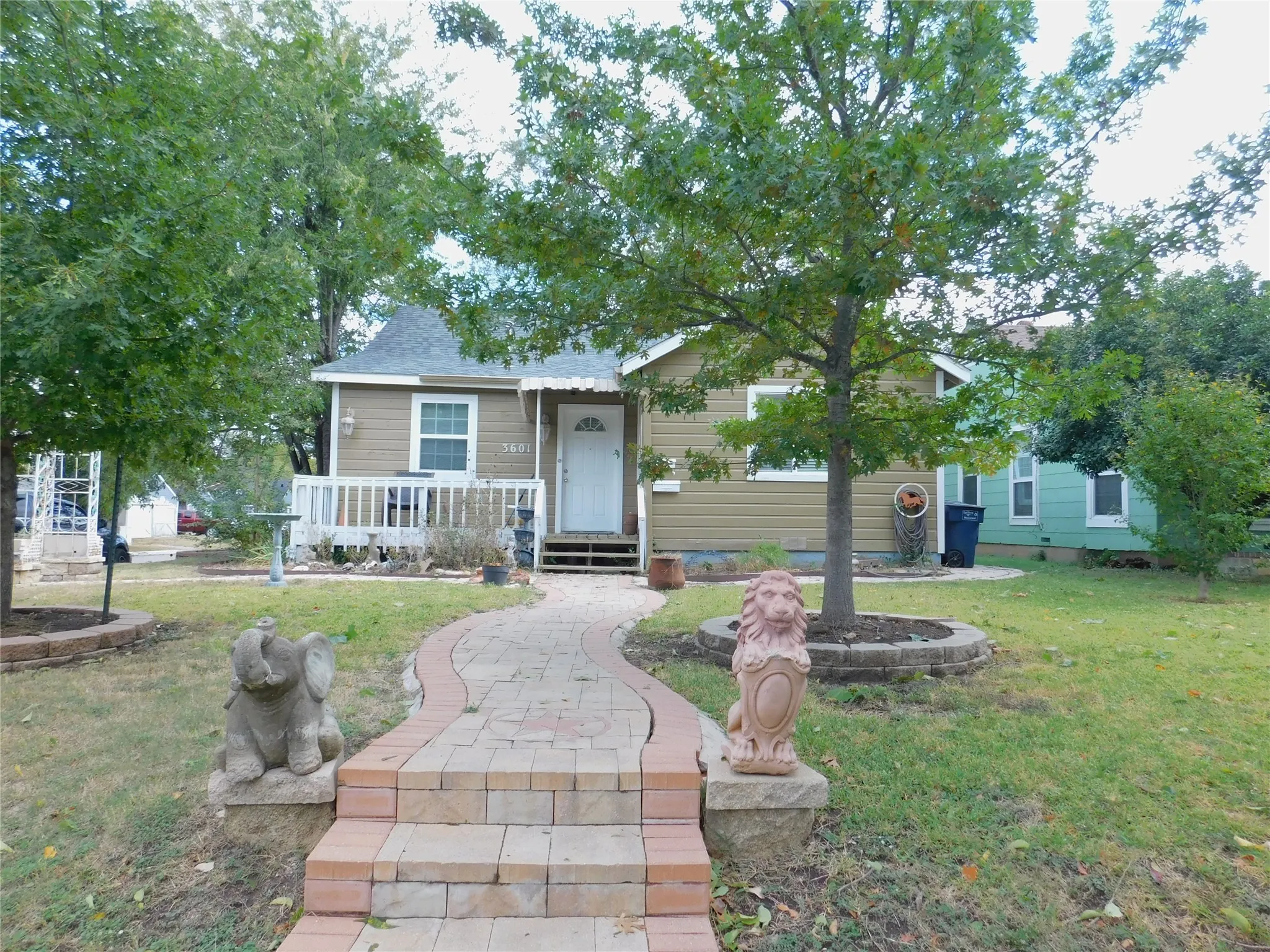 Single Family Residence For Sale in Tarrant County , 3601 Ryan Avenue, Fort Worth, Texas 76110, 3 Bedroom, 2 Bathroom, Garage spaces, 2,245 Sqft, built in 1947, Preowned, mls#21123219, Real Estate Agent in Fort Worth, Homes For Sale in Tarrant county, Homes For Sale in Fort Worth, Realtor in Fort Worth Texas, Real Estate Brokerage Independent Realty Texas, Luminita Cordes Realtor