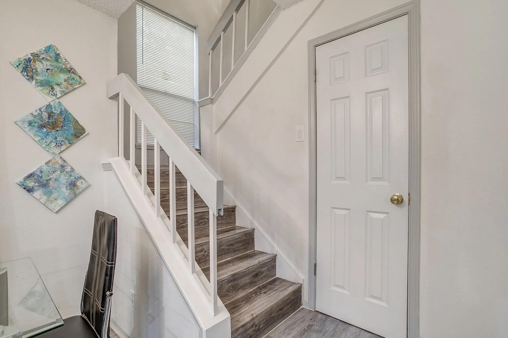 Condominium For Sale in Tarrant County , 2117 Park Willow Lane D, Arlington, Texas 76011, 2 Bedroom, 2 Bathroom, Garage spaces, 956 Sqft, built in 1981, Preowned, mls#21123312, Real Estate Agent in Arlington, Homes For Sale in Tarrant county, Homes For Sale in Arlington, Realtor in Arlington Texas, Real Estate Brokerage Independent Realty Texas, Luminita Cordes Realtor