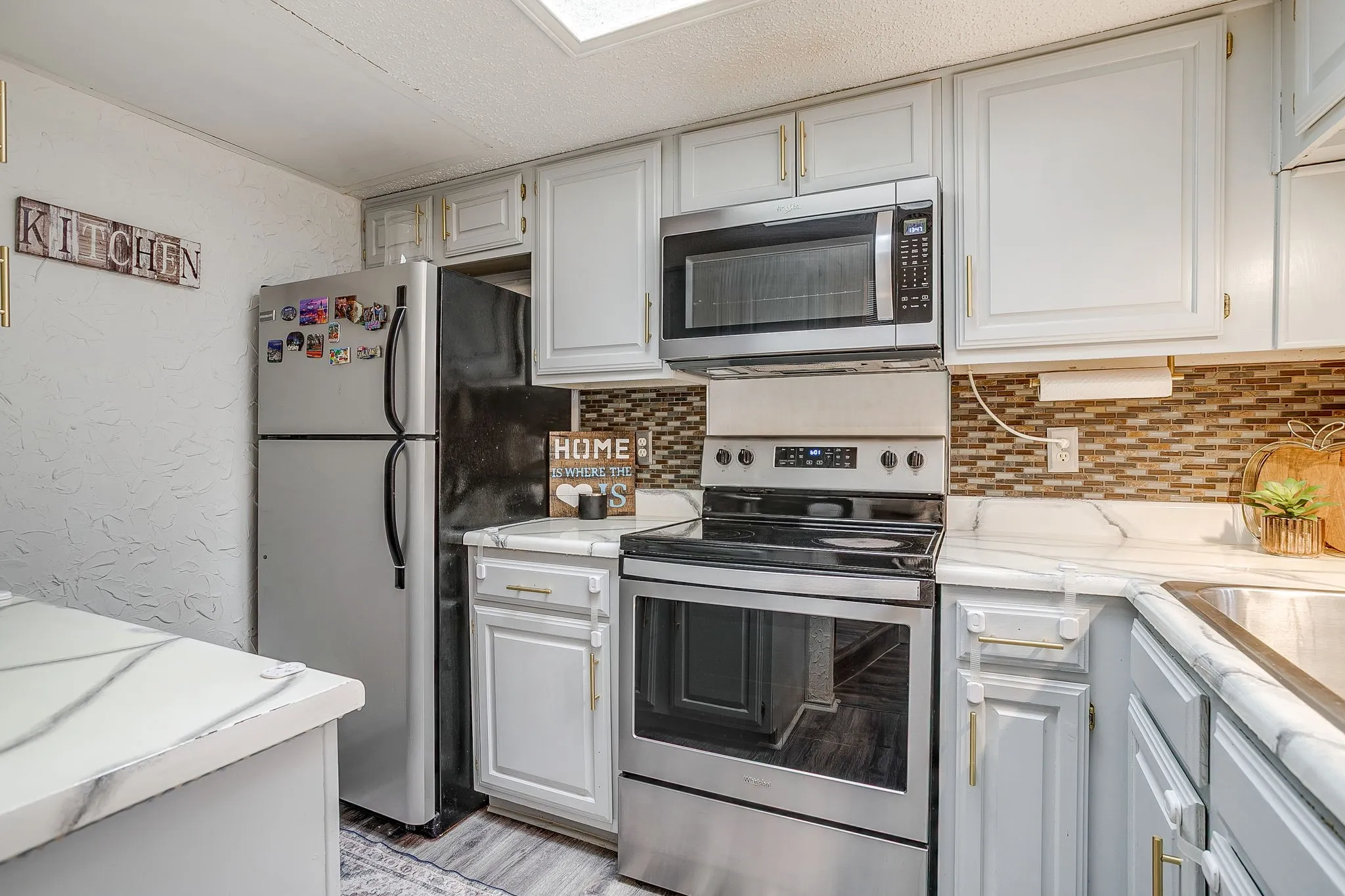 Condominium For Sale in Tarrant County , 2117 Park Willow Lane D, Arlington, Texas 76011, 2 Bedroom, 2 Bathroom, Garage spaces, 956 Sqft, built in 1981, Preowned, mls#21123312, Real Estate Agent in Arlington, Homes For Sale in Tarrant county, Homes For Sale in Arlington, Realtor in Arlington Texas, Real Estate Brokerage Independent Realty Texas, Luminita Cordes Realtor