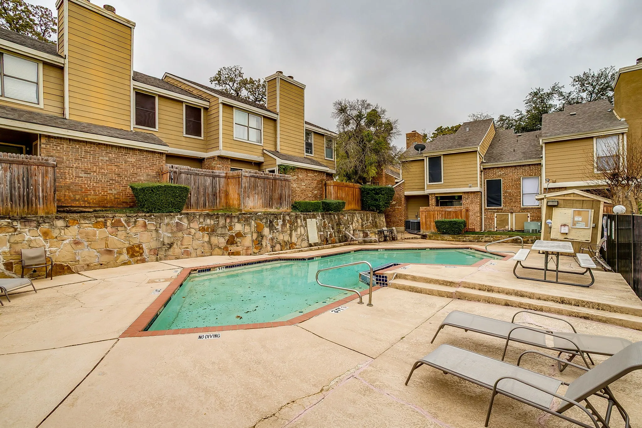 Condominium For Sale in Tarrant County , 2117 Park Willow Lane D, Arlington, Texas 76011, 2 Bedroom, 2 Bathroom, Garage spaces, 956 Sqft, built in 1981, Preowned, mls#21123312, Real Estate Agent in Arlington, Homes For Sale in Tarrant county, Homes For Sale in Arlington, Realtor in Arlington Texas, Real Estate Brokerage Independent Realty Texas, Luminita Cordes Realtor
