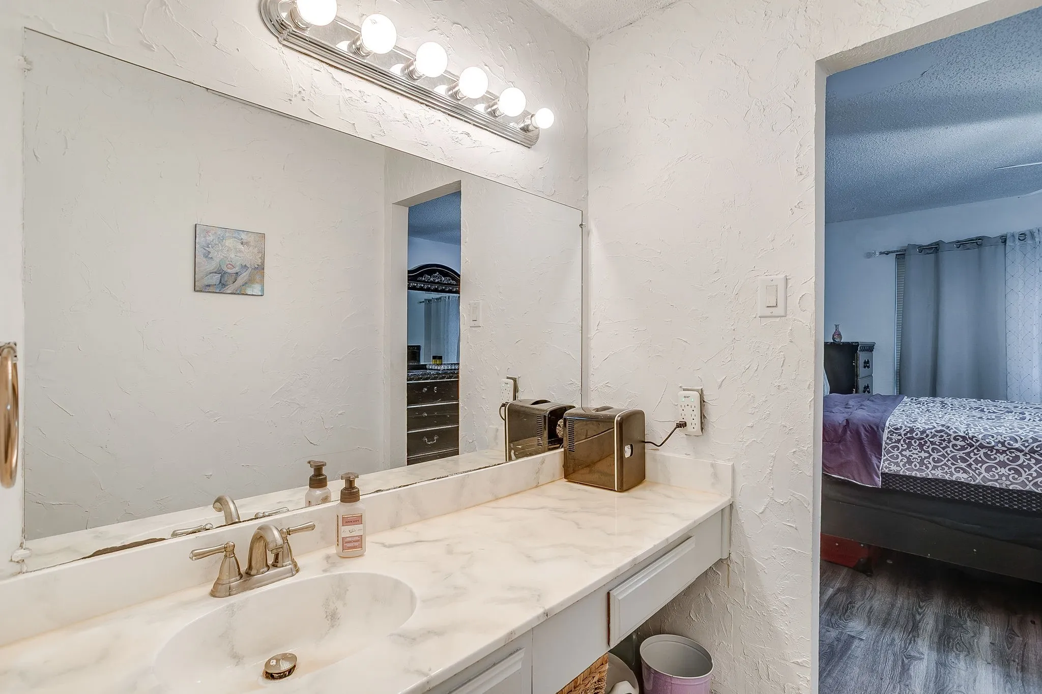 Condominium For Sale in Tarrant County , 2117 Park Willow Lane D, Arlington, Texas 76011, 2 Bedroom, 2 Bathroom, Garage spaces, 956 Sqft, built in 1981, Preowned, mls#21123312, Real Estate Agent in Arlington, Homes For Sale in Tarrant county, Homes For Sale in Arlington, Realtor in Arlington Texas, Real Estate Brokerage Independent Realty Texas, Luminita Cordes Realtor