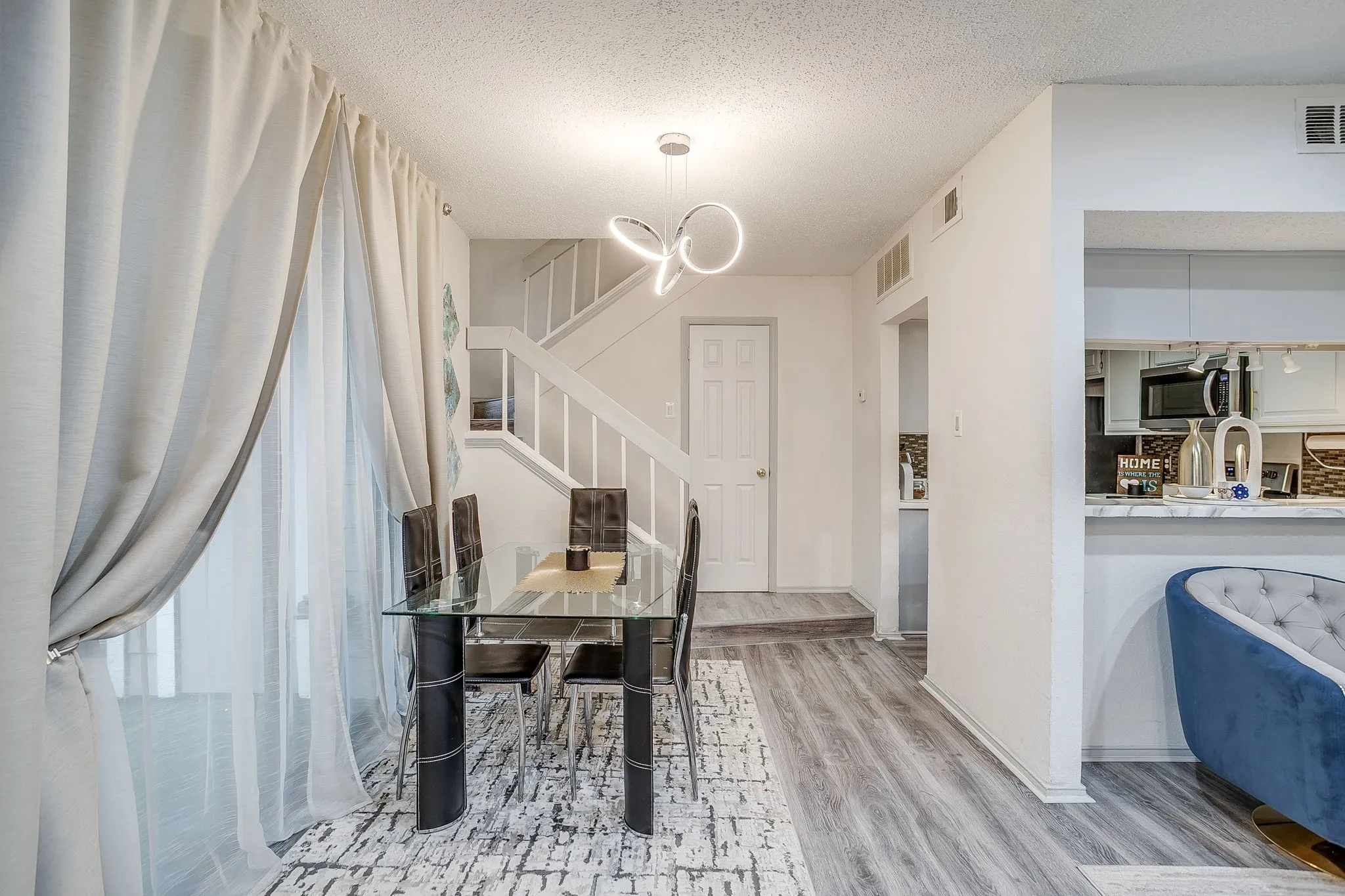 Condominium For Sale in Tarrant County , 2117 Park Willow Lane D, Arlington, Texas 76011, 2 Bedroom, 2 Bathroom, Garage spaces, 956 Sqft, built in 1981, Preowned, mls#21123312, Real Estate Agent in Arlington, Homes For Sale in Tarrant county, Homes For Sale in Arlington, Realtor in Arlington Texas, Real Estate Brokerage Independent Realty Texas, Luminita Cordes Realtor