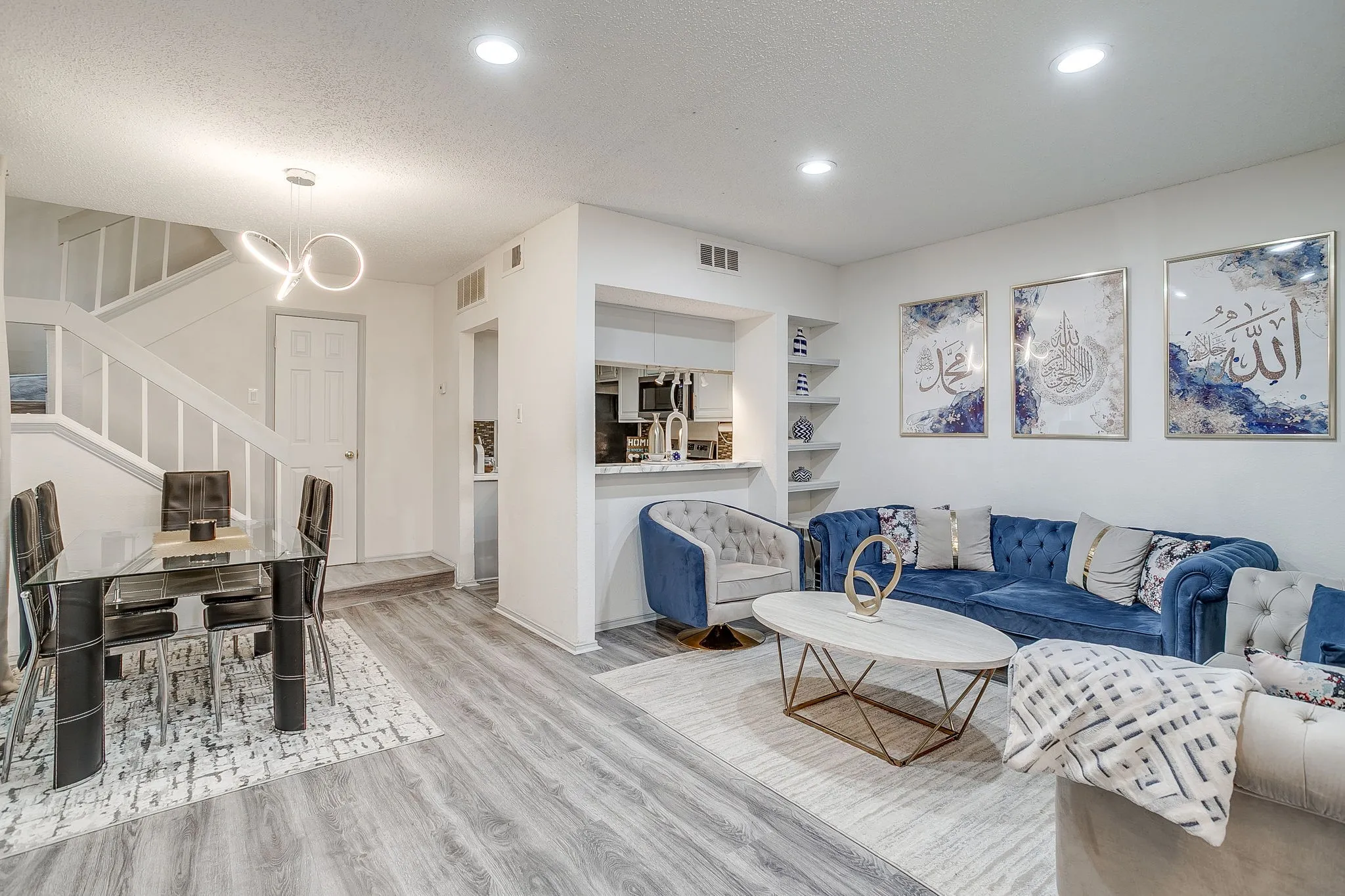 Condominium For Sale in Tarrant County , 2117 Park Willow Lane D, Arlington, Texas 76011, 2 Bedroom, 2 Bathroom, Garage spaces, 956 Sqft, built in 1981, Preowned, mls#21123312, Real Estate Agent in Arlington, Homes For Sale in Tarrant county, Homes For Sale in Arlington, Realtor in Arlington Texas, Real Estate Brokerage Independent Realty Texas, Luminita Cordes Realtor