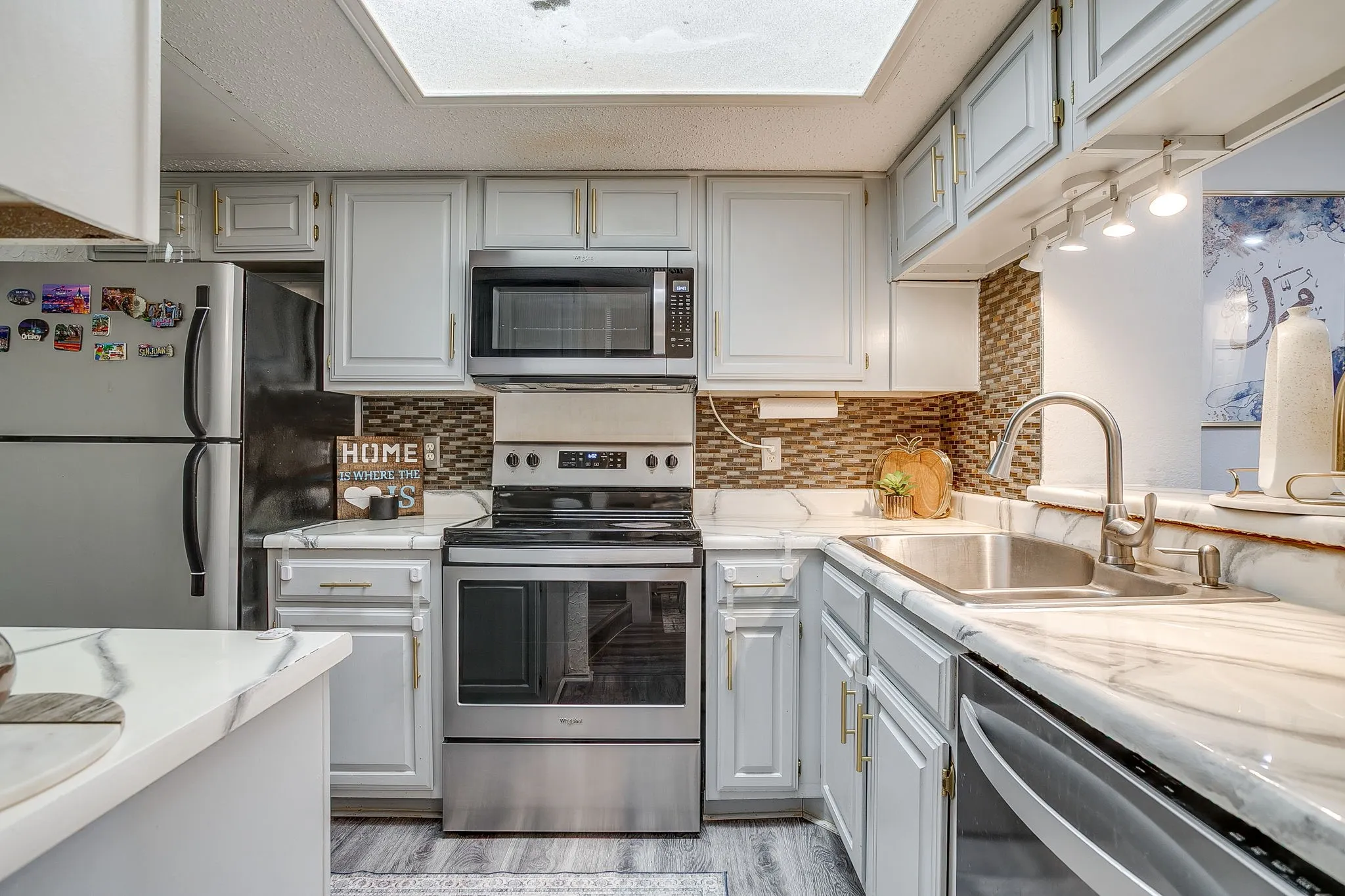 Condominium For Sale in Tarrant County , 2117 Park Willow Lane D, Arlington, Texas 76011, 2 Bedroom, 2 Bathroom, Garage spaces, 956 Sqft, built in 1981, Preowned, mls#21123312, Real Estate Agent in Arlington, Homes For Sale in Tarrant county, Homes For Sale in Arlington, Realtor in Arlington Texas, Real Estate Brokerage Independent Realty Texas, Luminita Cordes Realtor