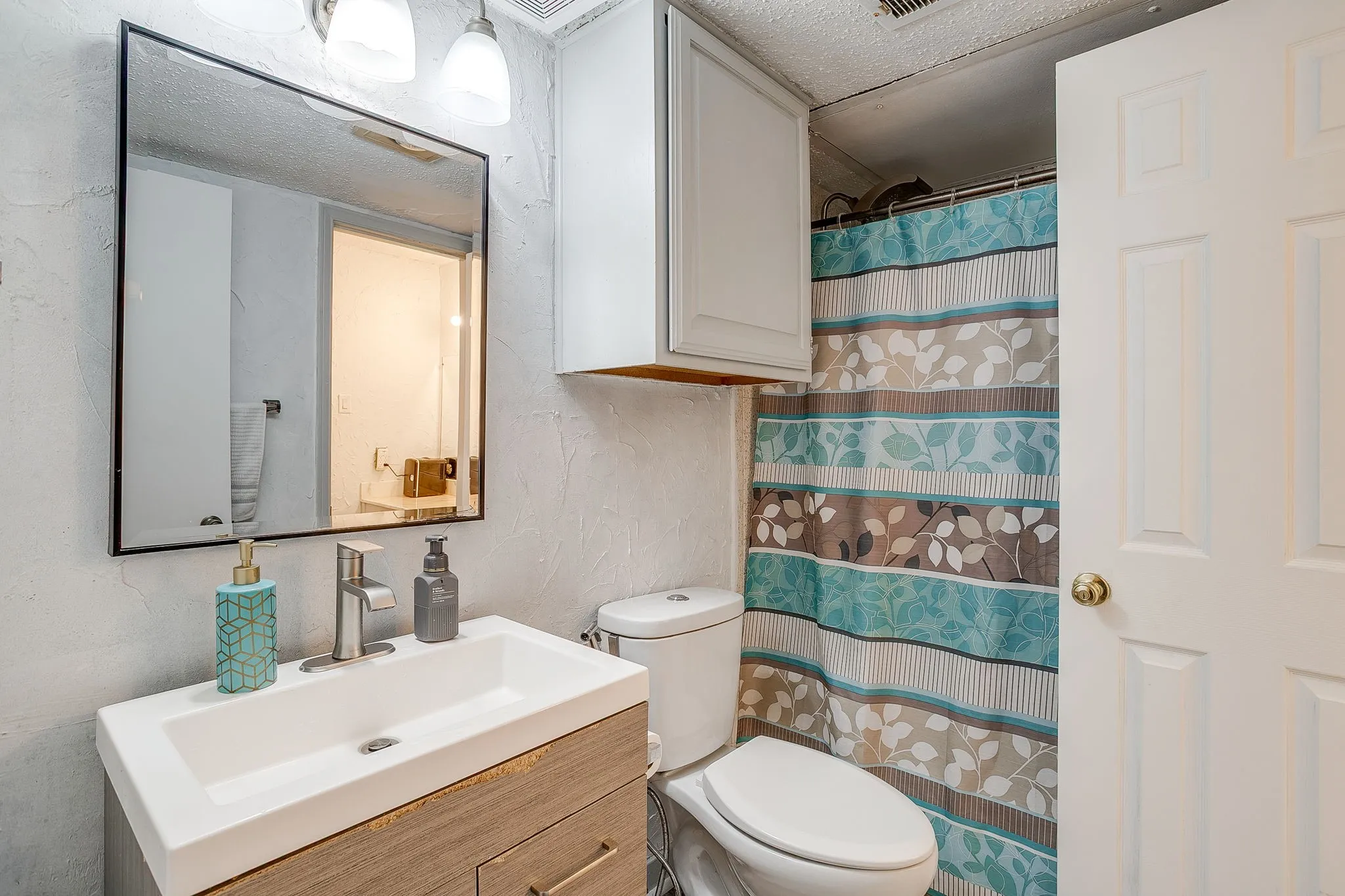 Condominium For Sale in Tarrant County , 2117 Park Willow Lane D, Arlington, Texas 76011, 2 Bedroom, 2 Bathroom, Garage spaces, 956 Sqft, built in 1981, Preowned, mls#21123312, Real Estate Agent in Arlington, Homes For Sale in Tarrant county, Homes For Sale in Arlington, Realtor in Arlington Texas, Real Estate Brokerage Independent Realty Texas, Luminita Cordes Realtor