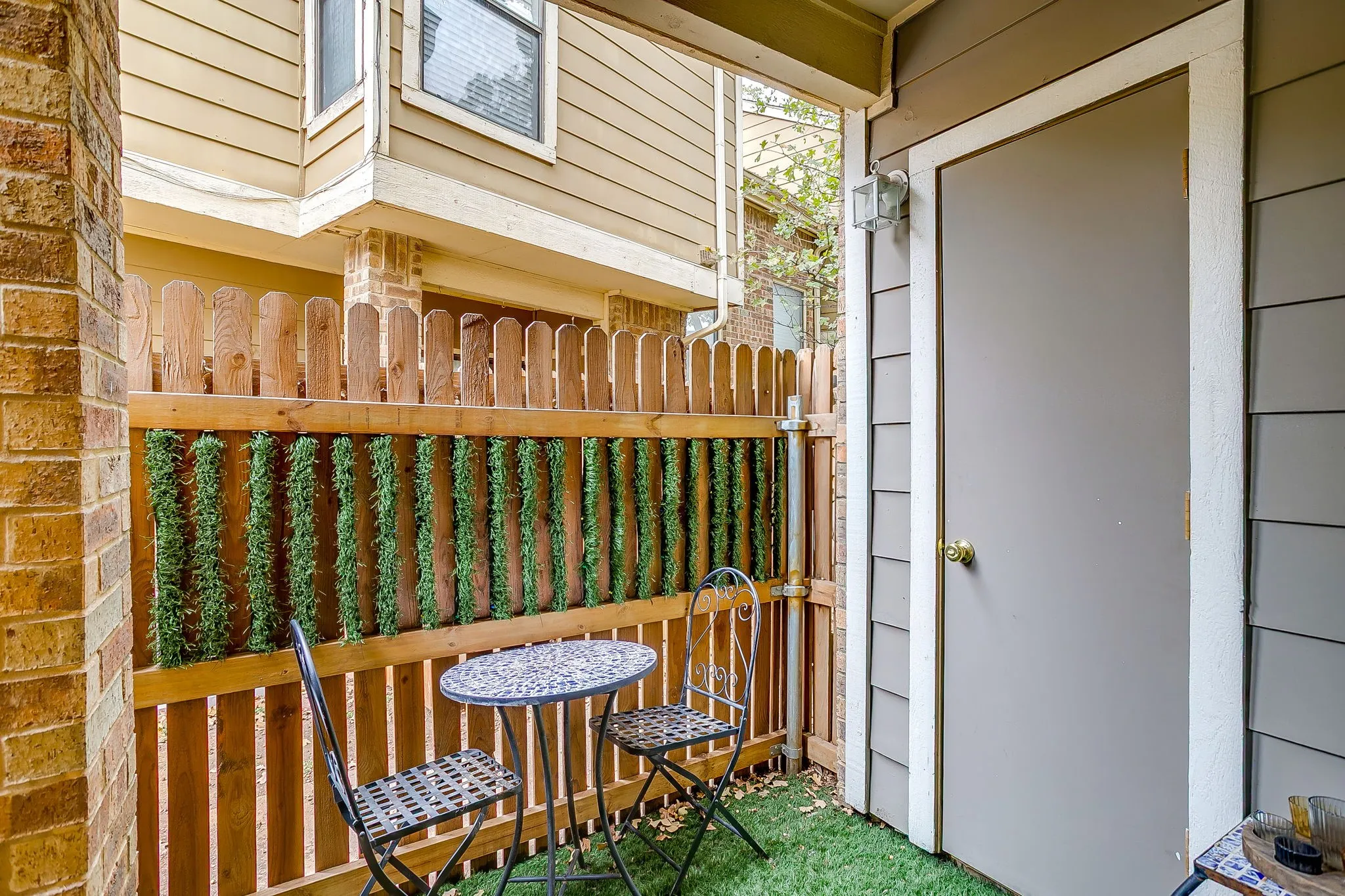 Condominium For Sale in Tarrant County , 2117 Park Willow Lane D, Arlington, Texas 76011, 2 Bedroom, 2 Bathroom, Garage spaces, 956 Sqft, built in 1981, Preowned, mls#21123312, Real Estate Agent in Arlington, Homes For Sale in Tarrant county, Homes For Sale in Arlington, Realtor in Arlington Texas, Real Estate Brokerage Independent Realty Texas, Luminita Cordes Realtor