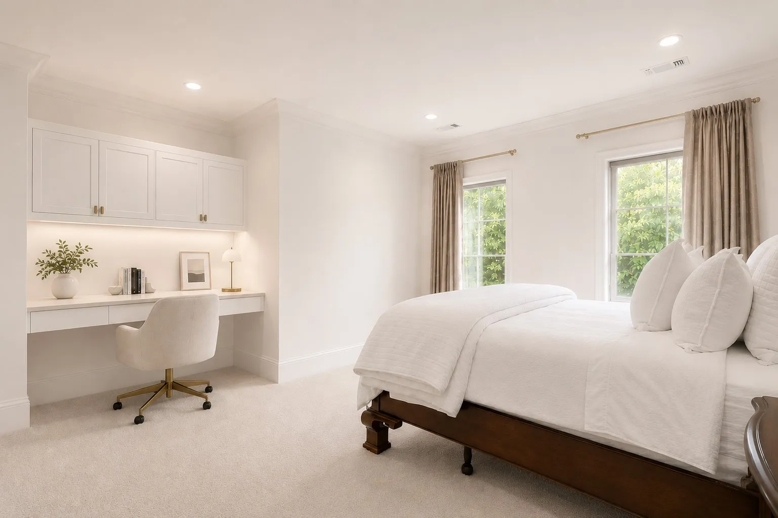 Additional spacious private quarters with en suite bathroom