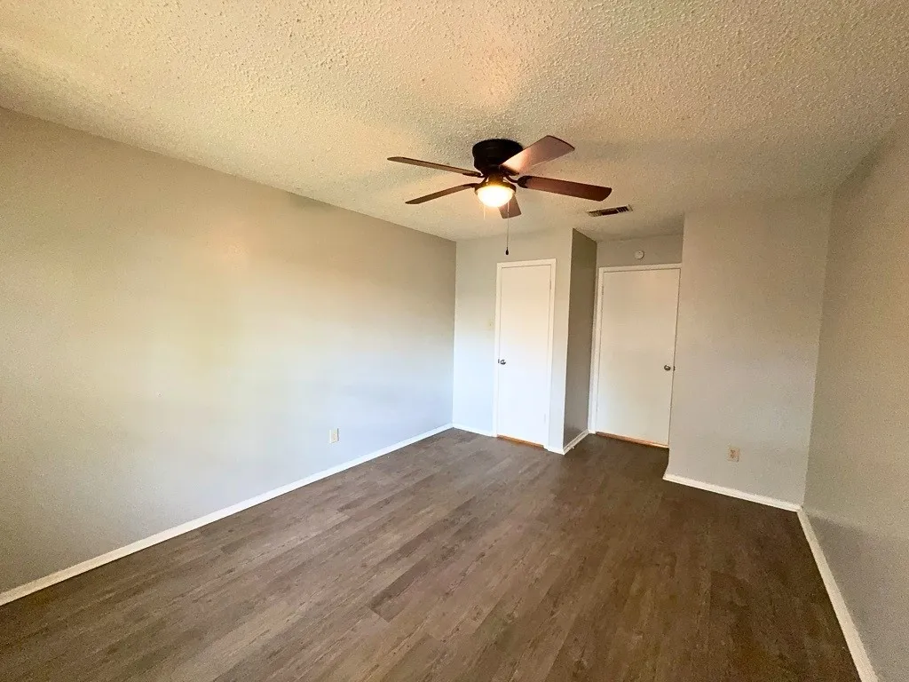 Apartment For Rent in Denton County , 219 Fry Street 5, Denton, Texas 76201, 1 Bedroom, 1 Bathroom, Garage spaces, 636 Sqft, built in 1980, Preowned, mls#21123638, Real Estate Agent in Denton, Homes For Rent in Denton county, Homes For Rent in Denton, Realtor in Denton Texas, Real Estate Brokerage Independent Realty Texas, Luminita Cordes Realtor