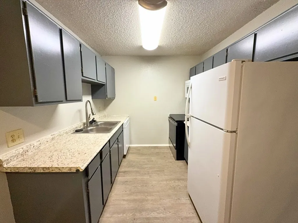 Apartment For Rent in Denton County , 219 Fry Street 5, Denton, Texas 76201, 1 Bedroom, 1 Bathroom, Garage spaces, 636 Sqft, built in 1980, Preowned, mls#21123638, Real Estate Agent in Denton, Homes For Rent in Denton county, Homes For Rent in Denton, Realtor in Denton Texas, Real Estate Brokerage Independent Realty Texas, Luminita Cordes Realtor