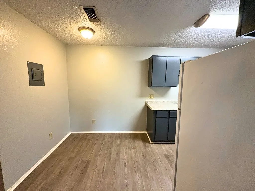 Apartment For Rent in Denton County , 219 Fry Street 5, Denton, Texas 76201, 1 Bedroom, 1 Bathroom, Garage spaces, 636 Sqft, built in 1980, Preowned, mls#21123638, Real Estate Agent in Denton, Homes For Rent in Denton county, Homes For Rent in Denton, Realtor in Denton Texas, Real Estate Brokerage Independent Realty Texas, Luminita Cordes Realtor