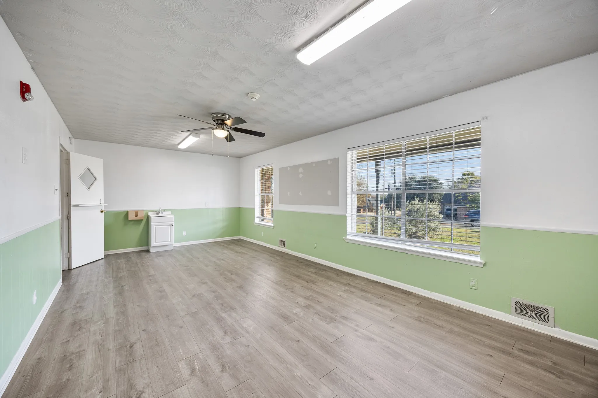 Business For Sale in Rockwall County , 915 N Goliad Street, Rockwall, Texas 75087, 0, 0, Garage spaces, 0 Sqft, built in 1980, mls#21122721, Real Estate Agent in Rockwall, Homes For Sale in Rockwall county, Homes For Sale in Rockwall, Realtor in Rockwall Texas, Real Estate Brokerage Independent Realty Texas, Luminita Cordes Realtor