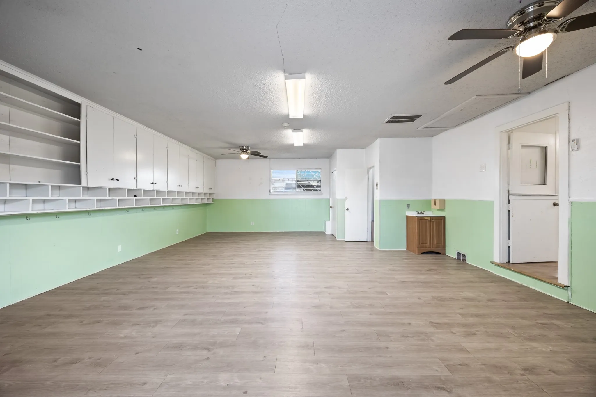 Business For Sale in Rockwall County , 915 N Goliad Street, Rockwall, Texas 75087, 0, 0, Garage spaces, 0 Sqft, built in 1980, mls#21122721, Real Estate Agent in Rockwall, Homes For Sale in Rockwall county, Homes For Sale in Rockwall, Realtor in Rockwall Texas, Real Estate Brokerage Independent Realty Texas, Luminita Cordes Realtor