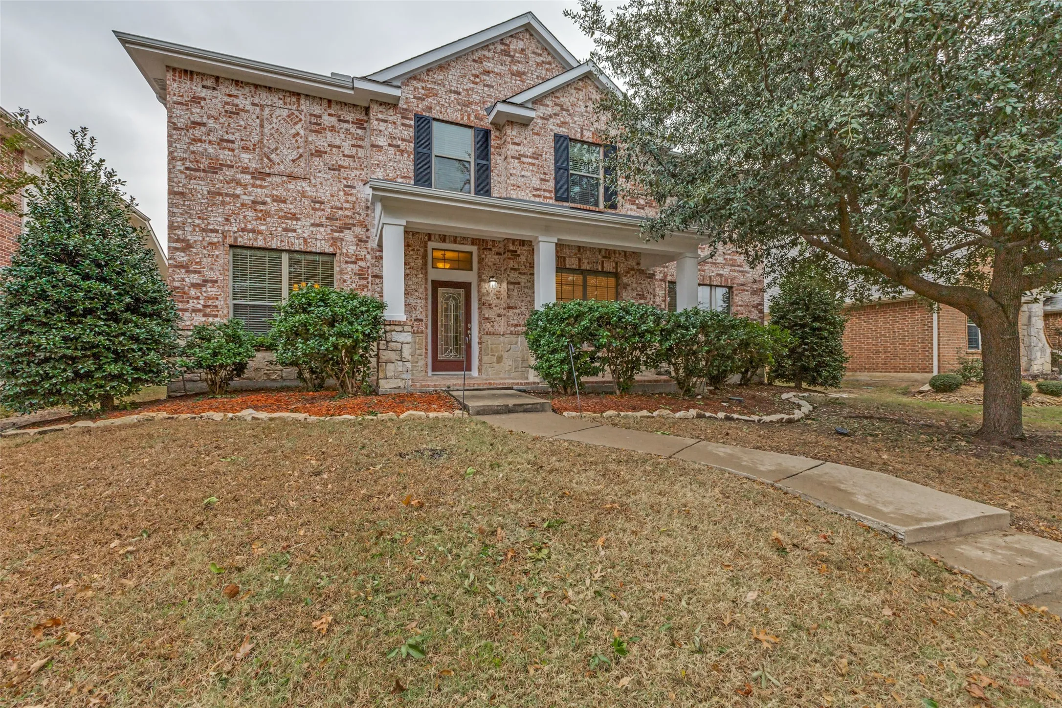 This lovely home is located in Wylie ISD and is close to Whitt Elementary School, shopping and historic downtown Wylie or Sachse!