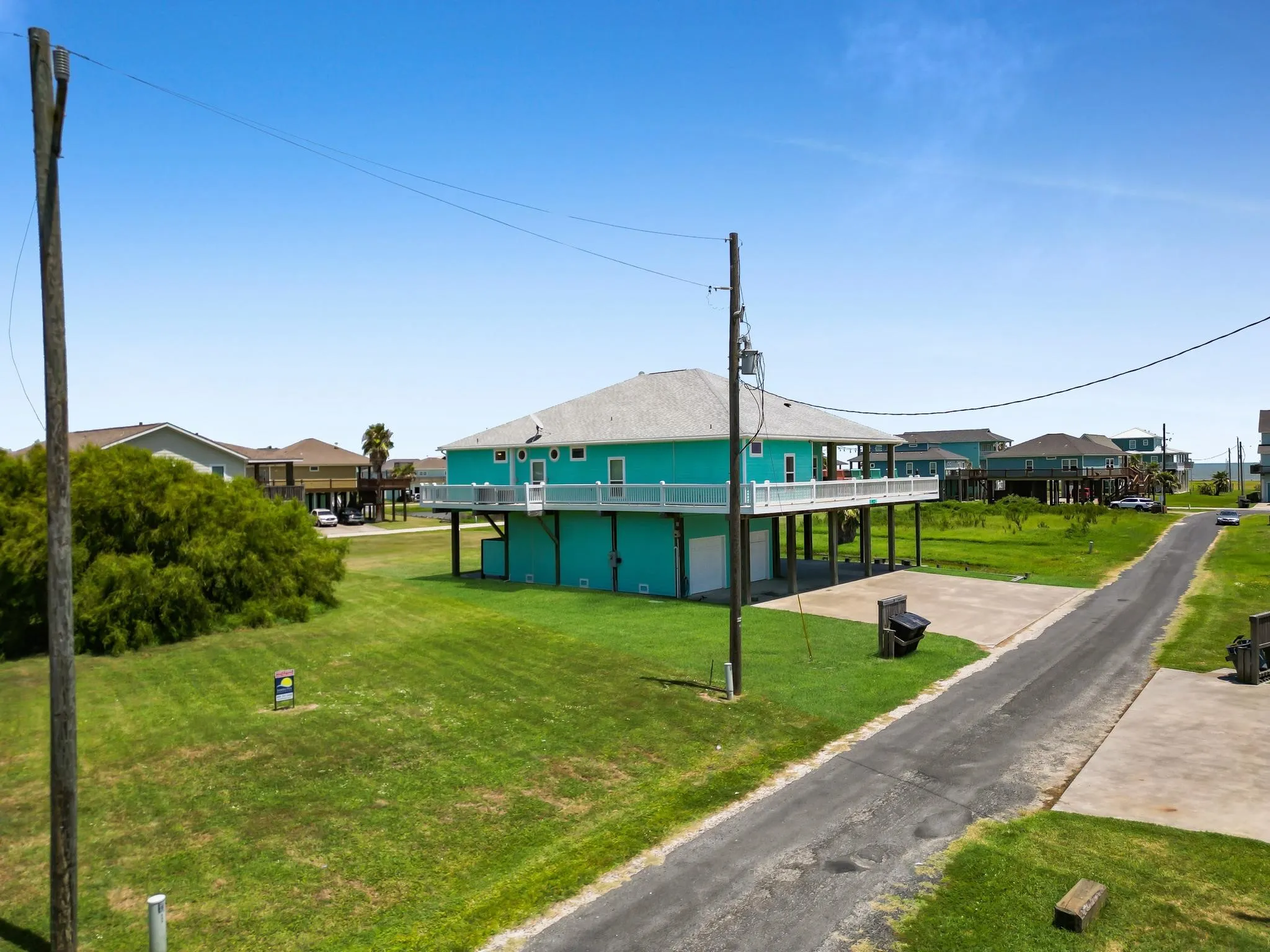 Single Family Residence For Sale in Galveston County , 922 Palmridge Drive, Port Bolivar, Texas 77650, 4 Bedroom, 4 Bathroom, 2 Garage spaces, 2,300 Sqft, built in 2016, mls#21123942, Real Estate Agent in Port Bolivar, Homes For Sale in Galveston county, Homes For Sale in Port Bolivar, Realtor in Port Bolivar Texas, Real Estate Brokerage Independent Realty Texas, Luminita Cordes Realtor
