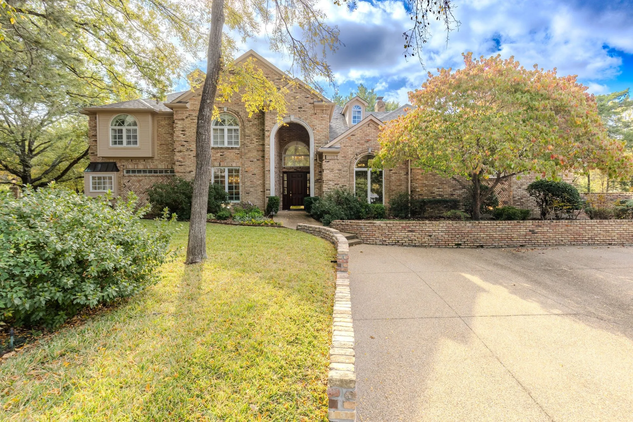 Single Family Residence For Sale in Hunt County , 1 Willow Ridge Road, Greenville, Texas 75402, 4 Bedroom, 4 Bathroom, 3 Garage spaces, 3,455 Sqft, built in 1993, mls#21110240, Real Estate Agent in Greenville, Homes For Sale in Hunt county, Homes For Sale in Greenville, Realtor in Greenville Texas, Real Estate Brokerage Independent Realty Texas, Luminita Cordes Realtor