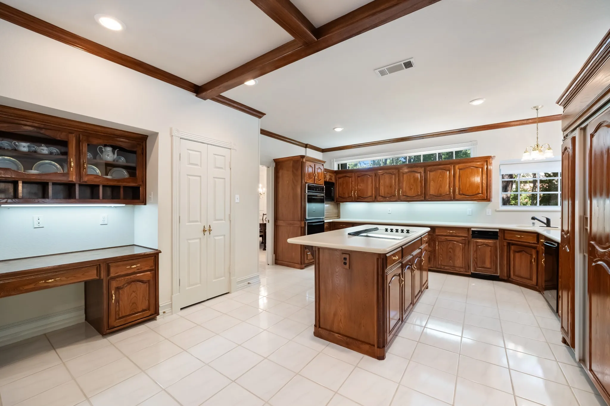 Single Family Residence For Sale in Hunt County , 1 Willow Ridge Road, Greenville, Texas 75402, 4 Bedroom, 4 Bathroom, 3 Garage spaces, 3,455 Sqft, built in 1993, mls#21110240, Real Estate Agent in Greenville, Homes For Sale in Hunt county, Homes For Sale in Greenville, Realtor in Greenville Texas, Real Estate Brokerage Independent Realty Texas, Luminita Cordes Realtor