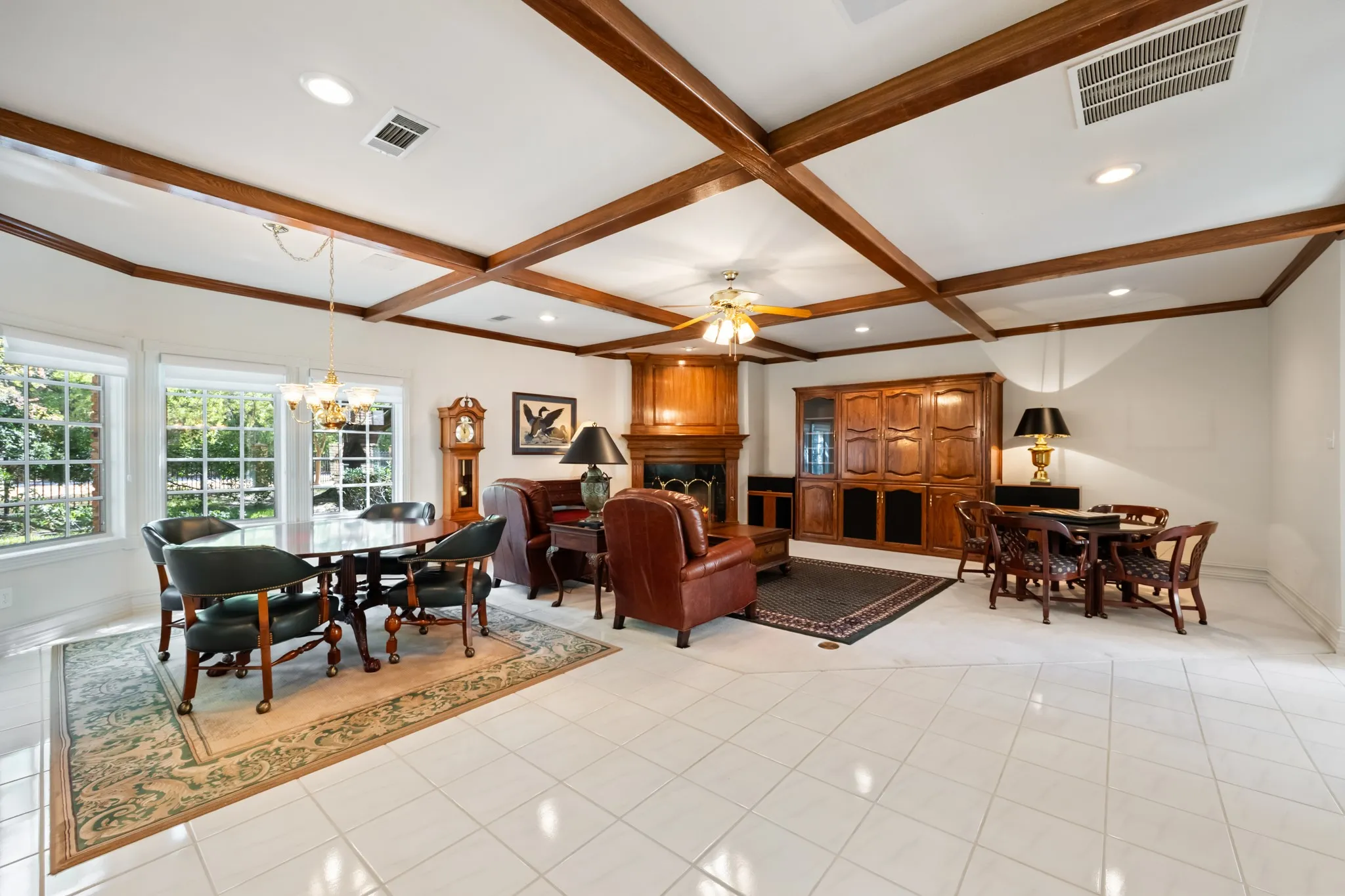 Single Family Residence For Sale in Hunt County , 1 Willow Ridge Road, Greenville, Texas 75402, 4 Bedroom, 4 Bathroom, 3 Garage spaces, 3,455 Sqft, built in 1993, mls#21110240, Real Estate Agent in Greenville, Homes For Sale in Hunt county, Homes For Sale in Greenville, Realtor in Greenville Texas, Real Estate Brokerage Independent Realty Texas, Luminita Cordes Realtor