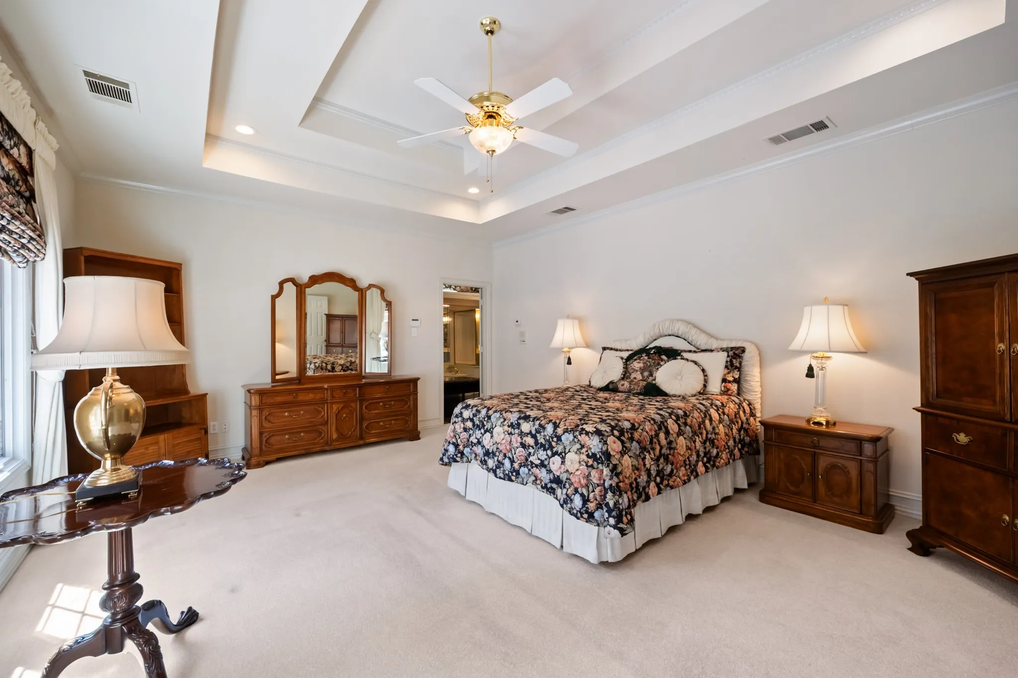 Single Family Residence For Sale in Hunt County , 1 Willow Ridge Road, Greenville, Texas 75402, 4 Bedroom, 4 Bathroom, 3 Garage spaces, 3,455 Sqft, built in 1993, mls#21110240, Real Estate Agent in Greenville, Homes For Sale in Hunt county, Homes For Sale in Greenville, Realtor in Greenville Texas, Real Estate Brokerage Independent Realty Texas, Luminita Cordes Realtor