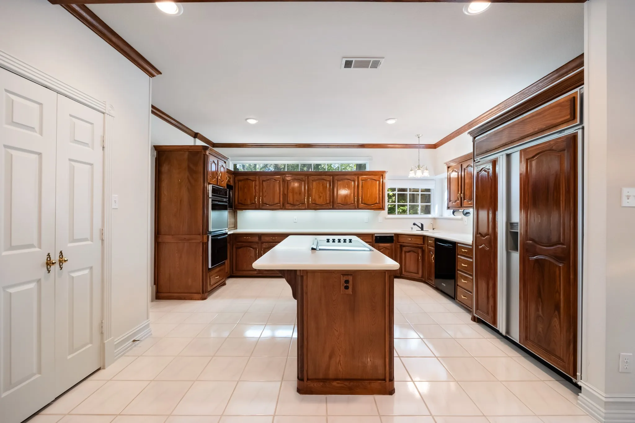 Single Family Residence For Sale in Hunt County , 1 Willow Ridge Road, Greenville, Texas 75402, 4 Bedroom, 4 Bathroom, 3 Garage spaces, 3,455 Sqft, built in 1993, mls#21110240, Real Estate Agent in Greenville, Homes For Sale in Hunt county, Homes For Sale in Greenville, Realtor in Greenville Texas, Real Estate Brokerage Independent Realty Texas, Luminita Cordes Realtor