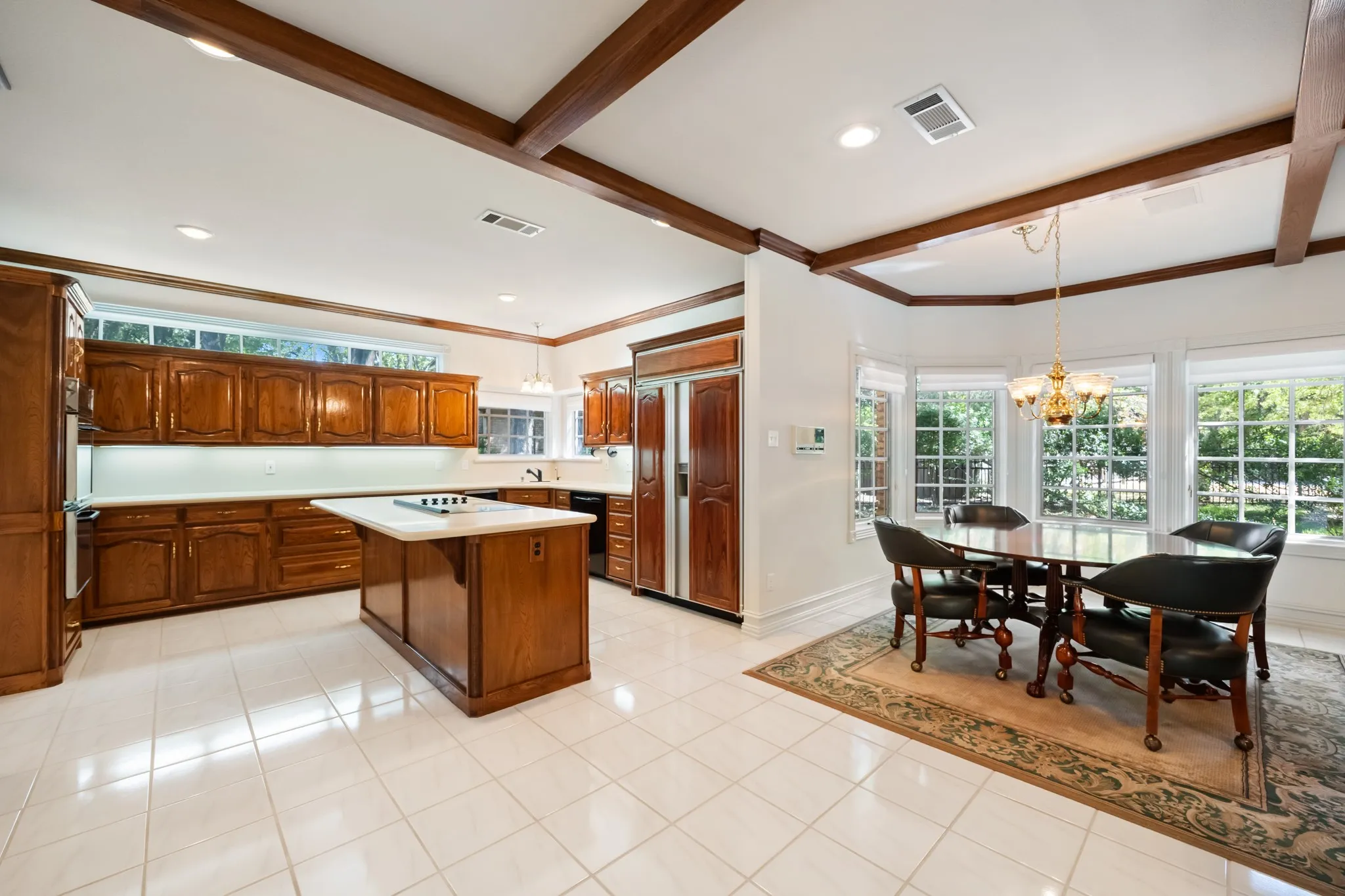 Single Family Residence For Sale in Hunt County , 1 Willow Ridge Road, Greenville, Texas 75402, 4 Bedroom, 4 Bathroom, 3 Garage spaces, 3,455 Sqft, built in 1993, mls#21110240, Real Estate Agent in Greenville, Homes For Sale in Hunt county, Homes For Sale in Greenville, Realtor in Greenville Texas, Real Estate Brokerage Independent Realty Texas, Luminita Cordes Realtor