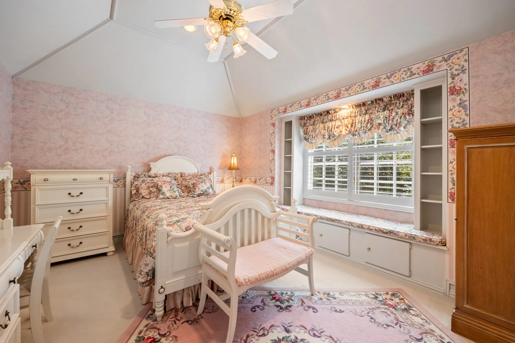 Single Family Residence For Sale in Hunt County , 1 Willow Ridge Road, Greenville, Texas 75402, 4 Bedroom, 4 Bathroom, 3 Garage spaces, 3,455 Sqft, built in 1993, mls#21110240, Real Estate Agent in Greenville, Homes For Sale in Hunt county, Homes For Sale in Greenville, Realtor in Greenville Texas, Real Estate Brokerage Independent Realty Texas, Luminita Cordes Realtor