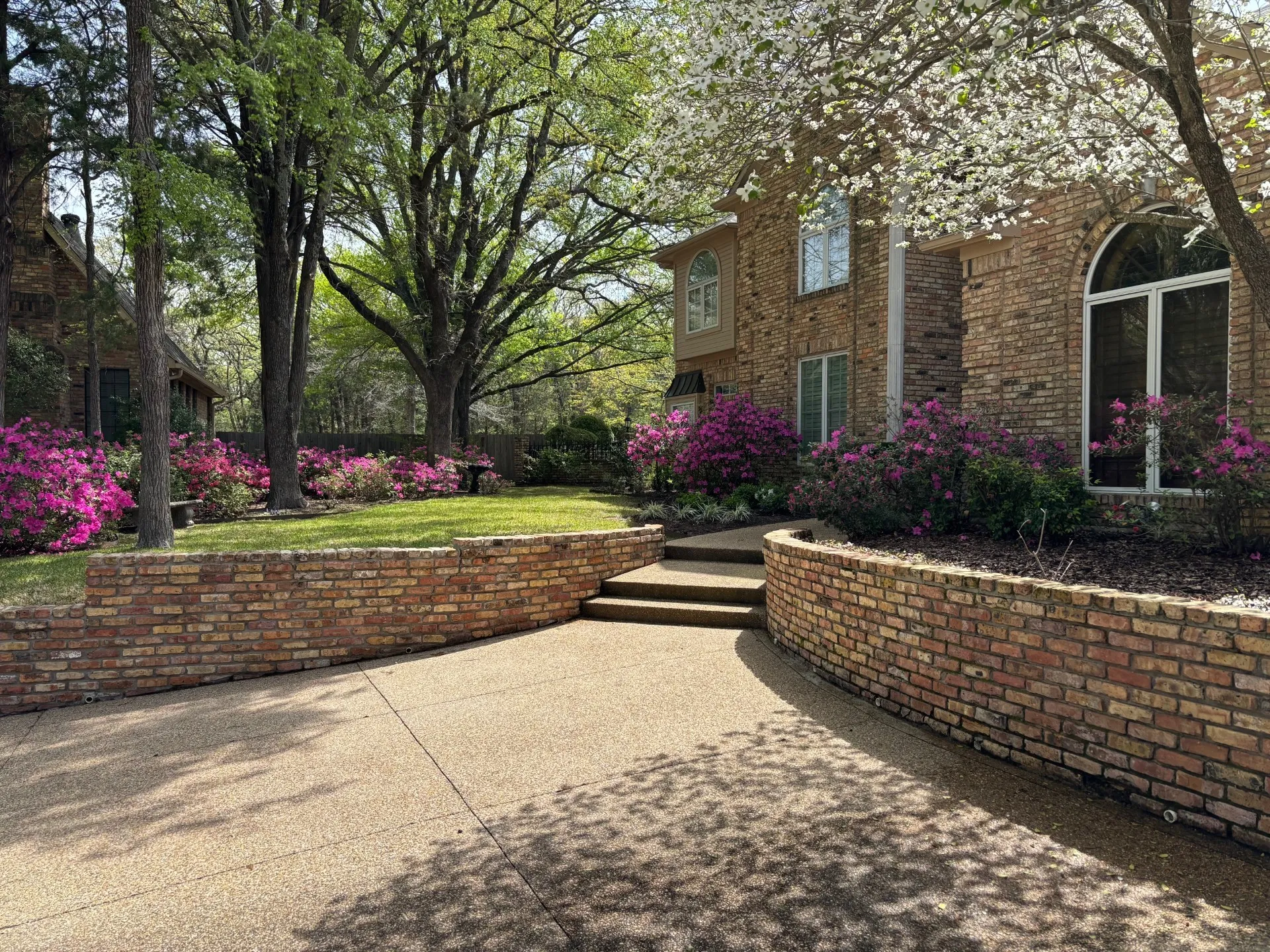 Single Family Residence For Sale in Hunt County , 1 Willow Ridge Road, Greenville, Texas 75402, 4 Bedroom, 4 Bathroom, 3 Garage spaces, 3,455 Sqft, built in 1993, mls#21110240, Real Estate Agent in Greenville, Homes For Sale in Hunt county, Homes For Sale in Greenville, Realtor in Greenville Texas, Real Estate Brokerage Independent Realty Texas, Luminita Cordes Realtor