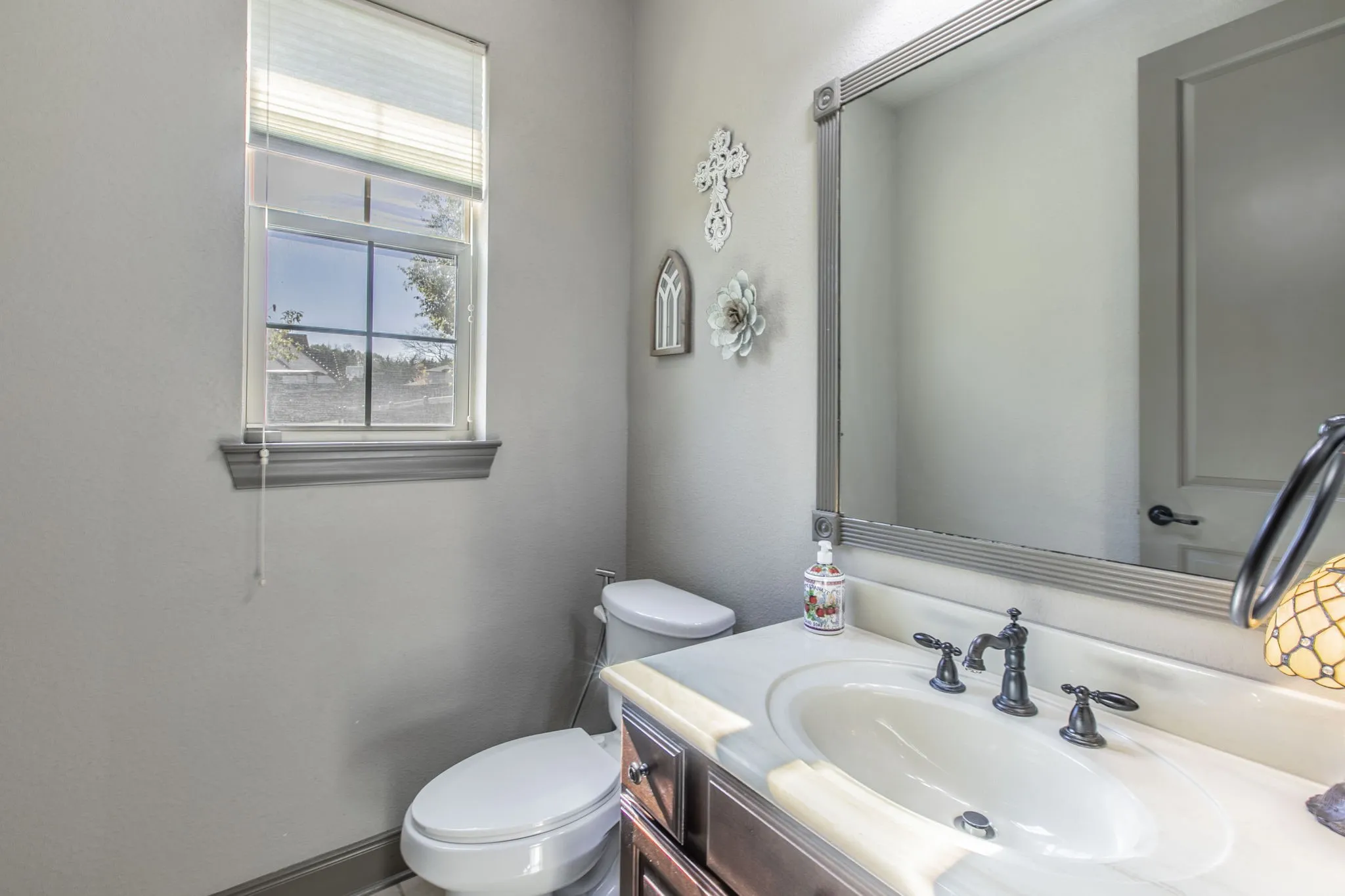 Single Family Residence For Sale in Ellis County , 206 Hidden Meadow Circle, Midlothian, Texas 76065, 3 Bedroom, 4 Bathroom, 2 Garage spaces, 3,408 Sqft, built in 2012, mls#21124236, Real Estate Agent in Midlothian, Homes For Sale in Ellis county, Homes For Sale in Midlothian, Realtor in Midlothian Texas, Real Estate Brokerage Independent Realty Texas, Luminita Cordes Realtor