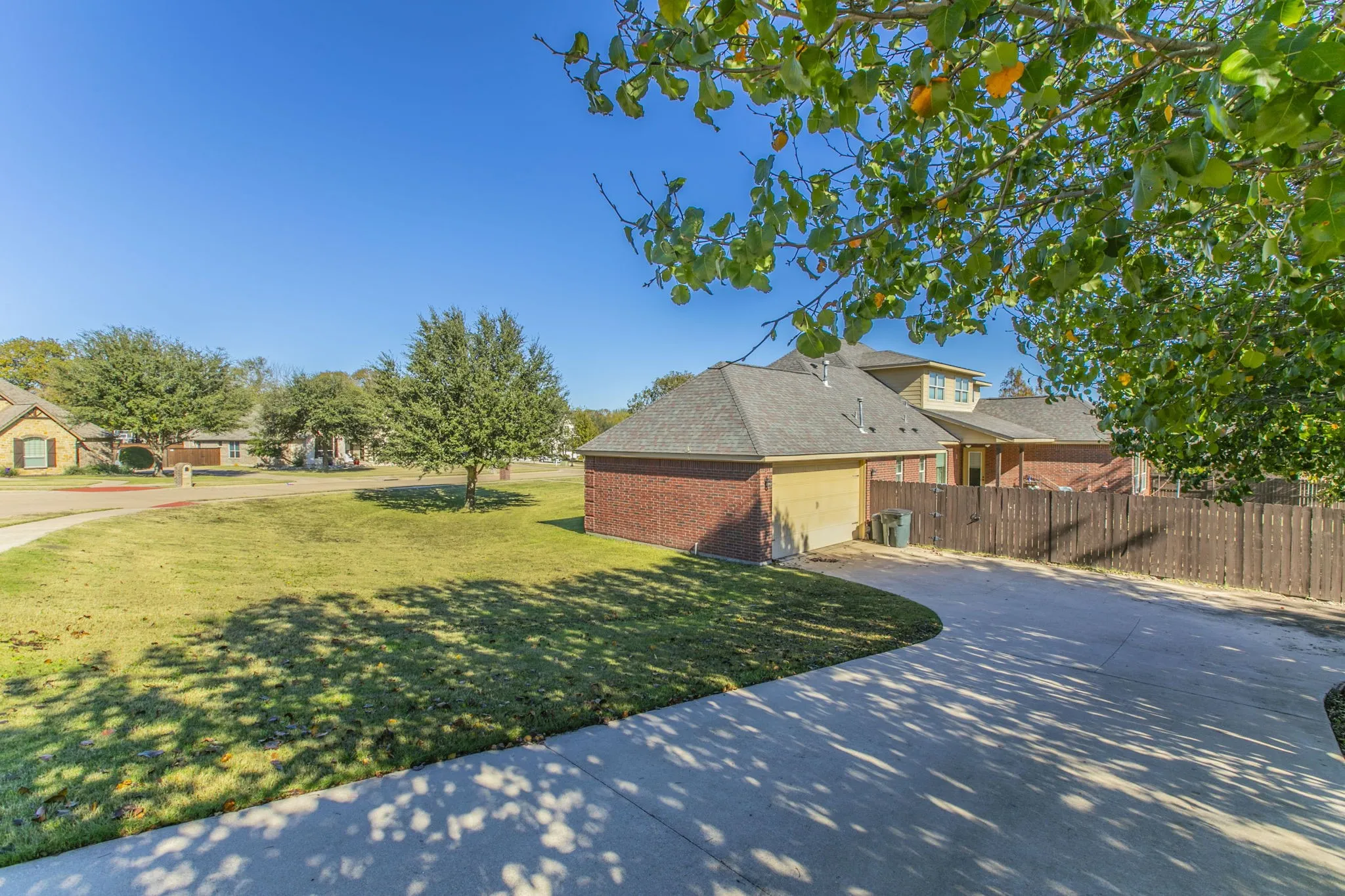 Single Family Residence For Sale in Ellis County , 206 Hidden Meadow Circle, Midlothian, Texas 76065, 3 Bedroom, 4 Bathroom, 2 Garage spaces, 3,408 Sqft, built in 2012, mls#21124236, Real Estate Agent in Midlothian, Homes For Sale in Ellis county, Homes For Sale in Midlothian, Realtor in Midlothian Texas, Real Estate Brokerage Independent Realty Texas, Luminita Cordes Realtor