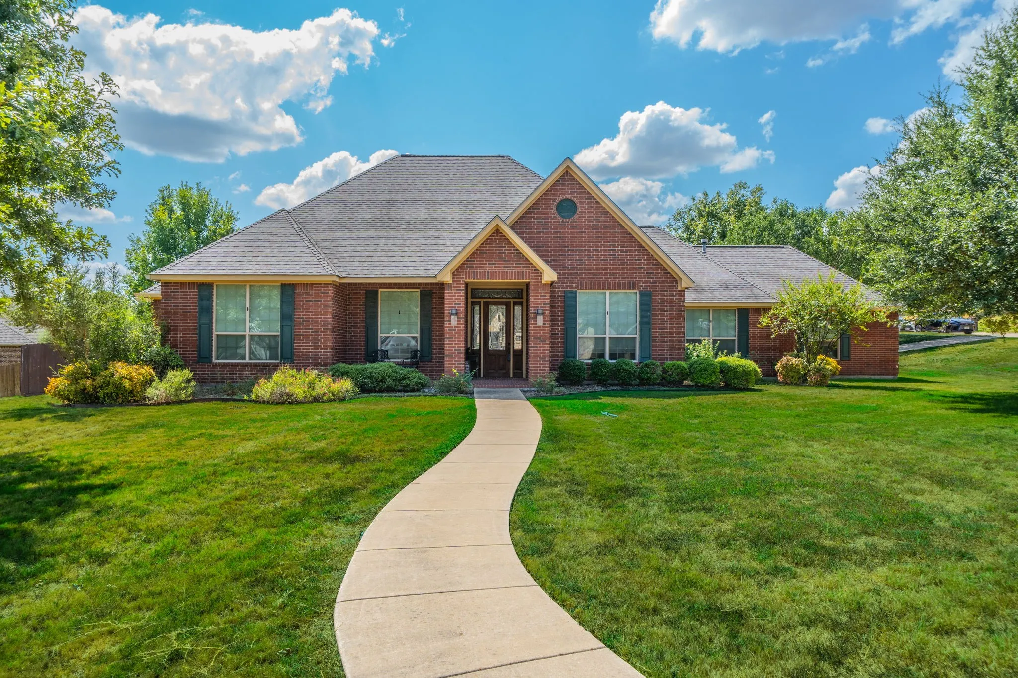Single Family Residence For Sale in Ellis County , 206 Hidden Meadow Circle, Midlothian, Texas 76065, 3 Bedroom, 4 Bathroom, 2 Garage spaces, 3,408 Sqft, built in 2012, mls#21124236, Real Estate Agent in Midlothian, Homes For Sale in Ellis county, Homes For Sale in Midlothian, Realtor in Midlothian Texas, Real Estate Brokerage Independent Realty Texas, Luminita Cordes Realtor