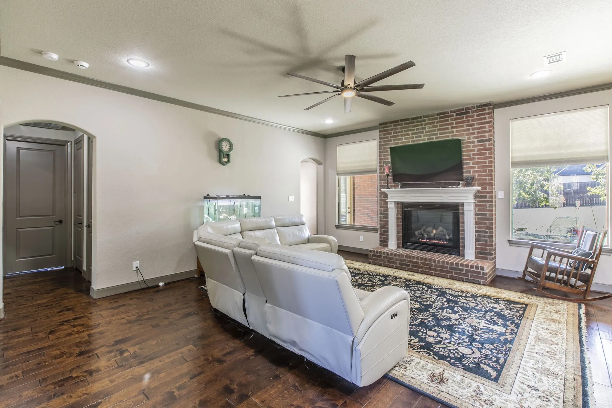 Single Family Residence For Sale in Ellis County , 206 Hidden Meadow Circle, Midlothian, Texas 76065, 3 Bedroom, 4 Bathroom, 2 Garage spaces, 3,408 Sqft, built in 2012, mls#21124236, Real Estate Agent in Midlothian, Homes For Sale in Ellis county, Homes For Sale in Midlothian, Realtor in Midlothian Texas, Real Estate Brokerage Independent Realty Texas, Luminita Cordes Realtor